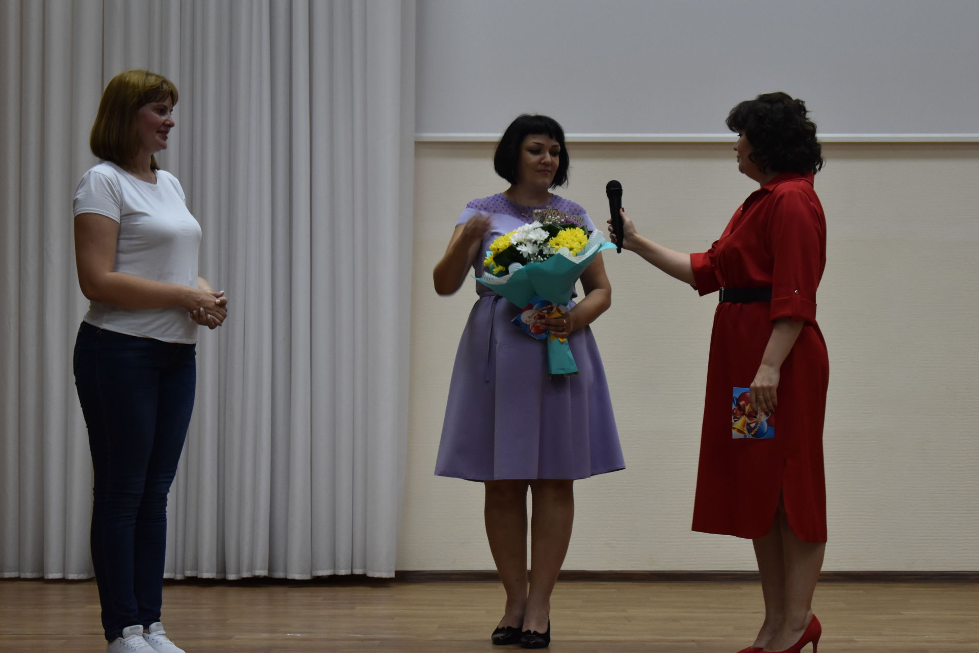 В Камполянской школе №2 прошел выпускной бал (Видео)