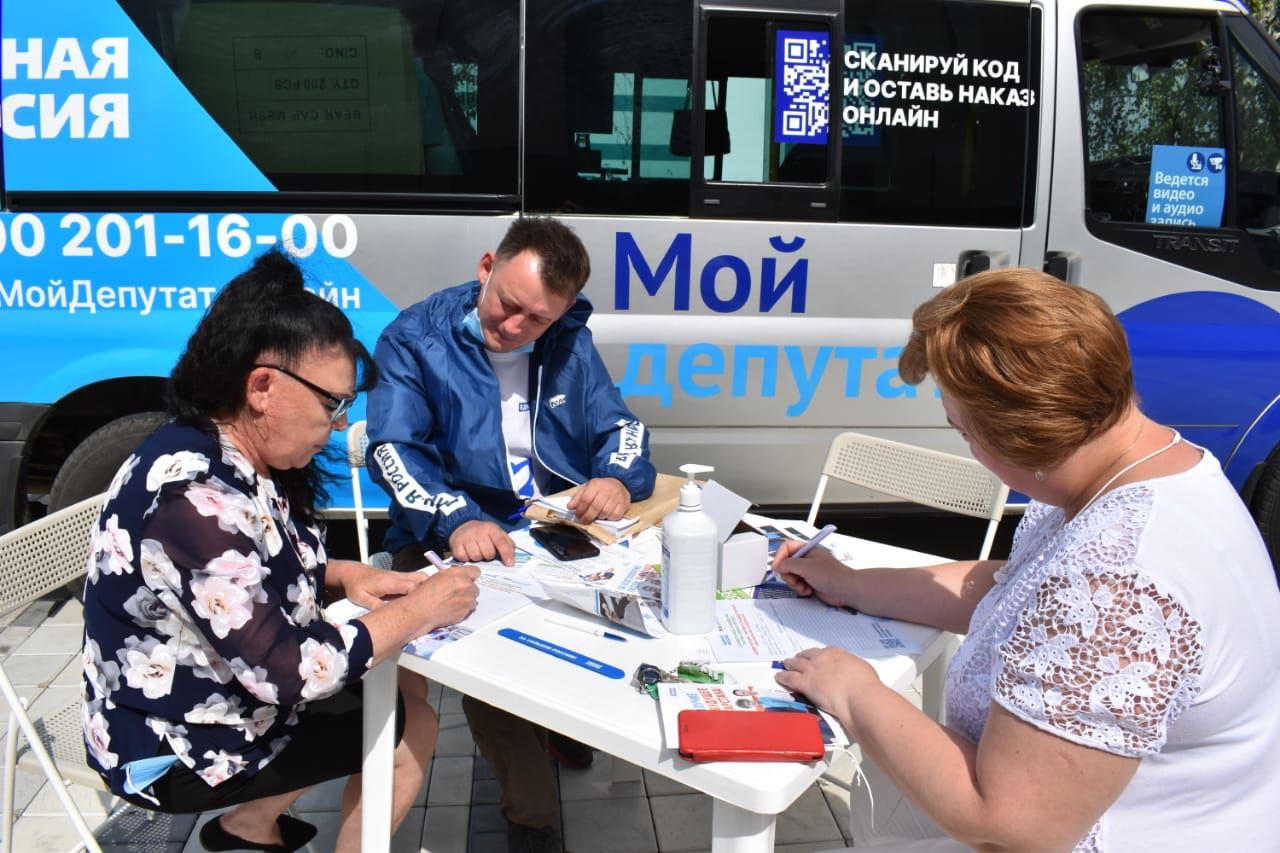 Мобильная приёмная партии "Единая Россия" посетила Камские Поляны