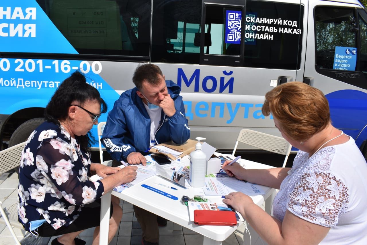 Мобильная приёмная партии "Единая Россия" посетила Камские Поляны