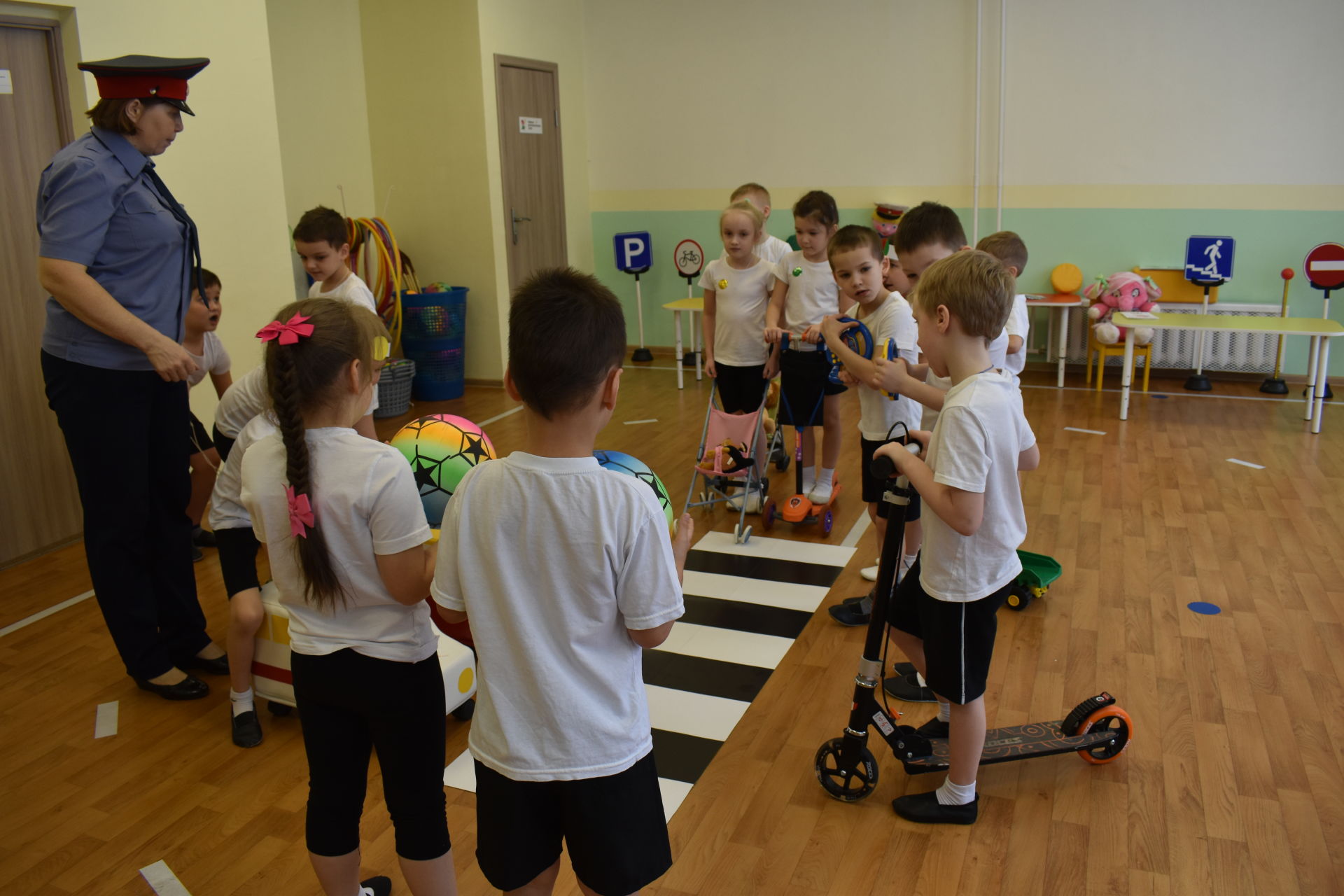 В Камскополянском детском саду “Огонек” прошло мероприятие, посвященное правилам дорожного движения