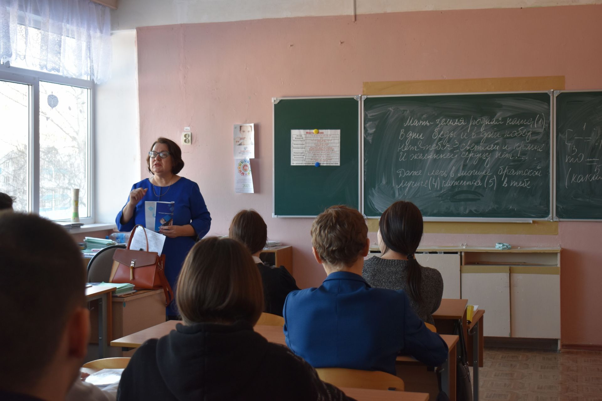 В Камских Полянах для обучающихся девятых классов провели беседу на тему "Первенец в браке. Права и обязанности родителей"