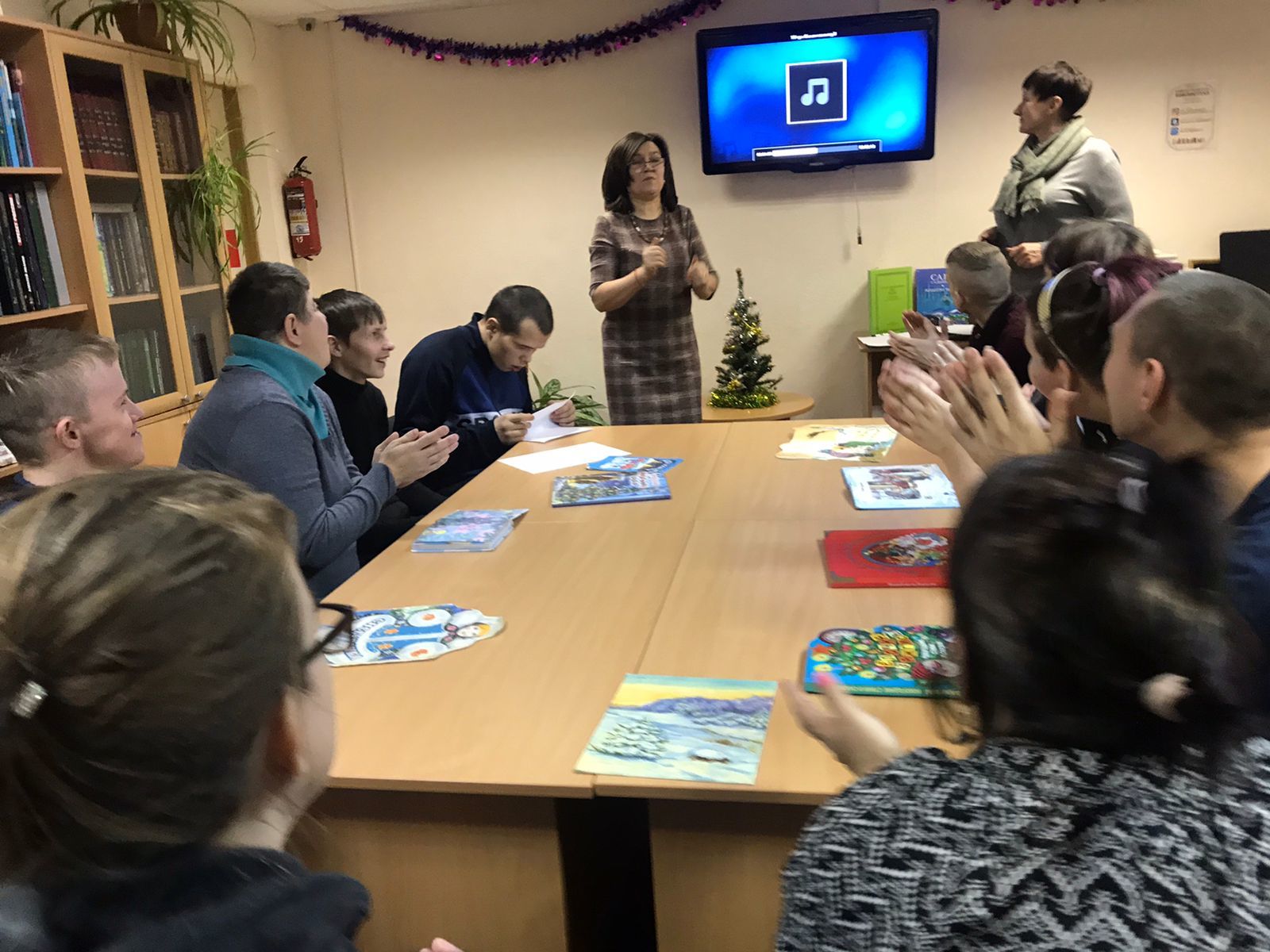 В Камских Полянах волонтеры Совета Ветеранов "БИК САБР" показали сказку "Морозко"