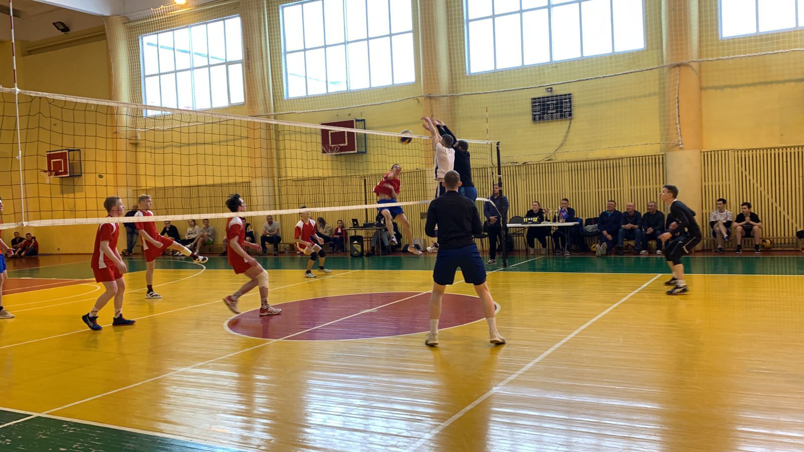 В Камских Полянах в рамках героико-патриотической работы провели XI ежегодный турнир по волейболу