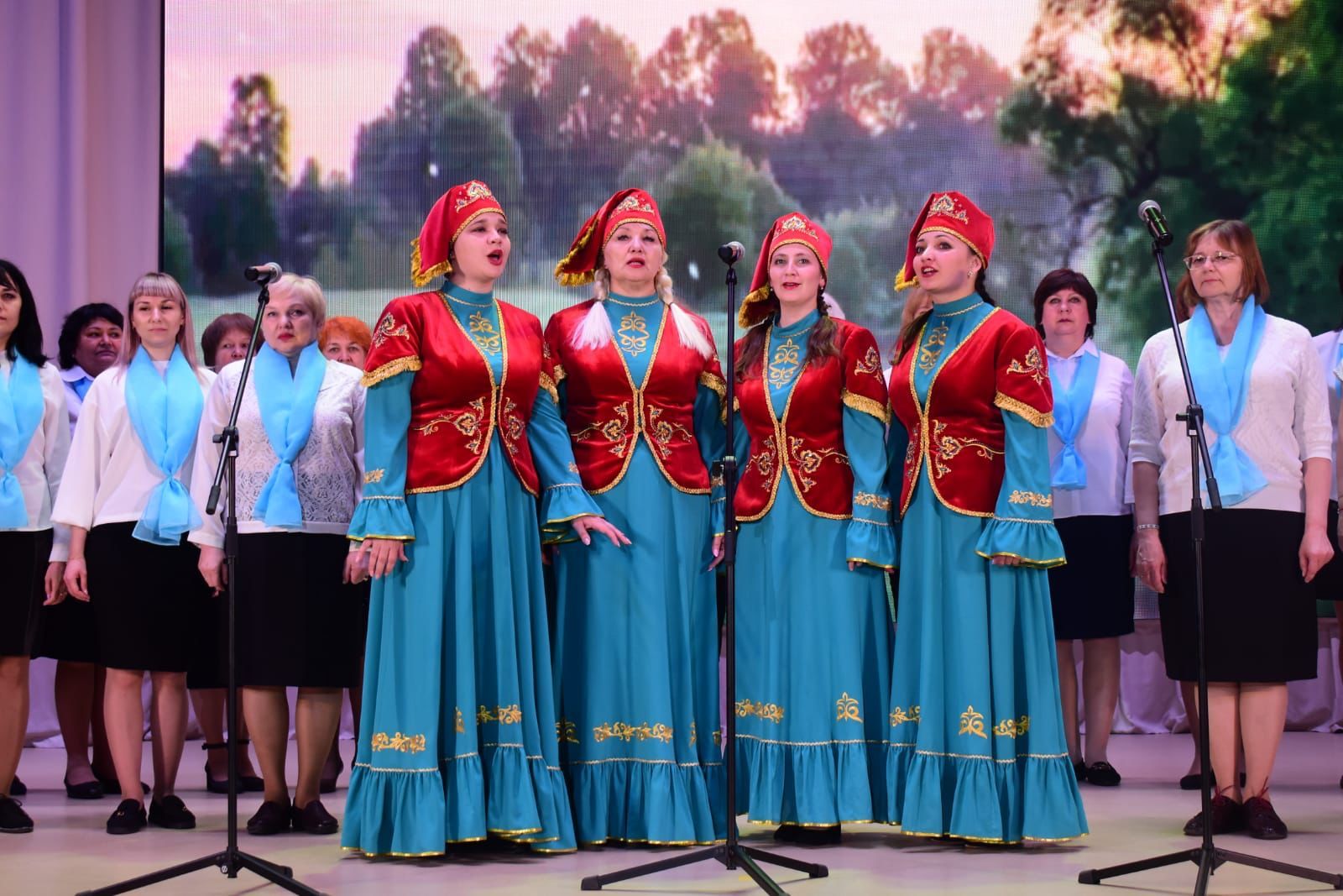 В Камских Полянах прошел  Гала-концерт  «Славим город, в котором мы живем»