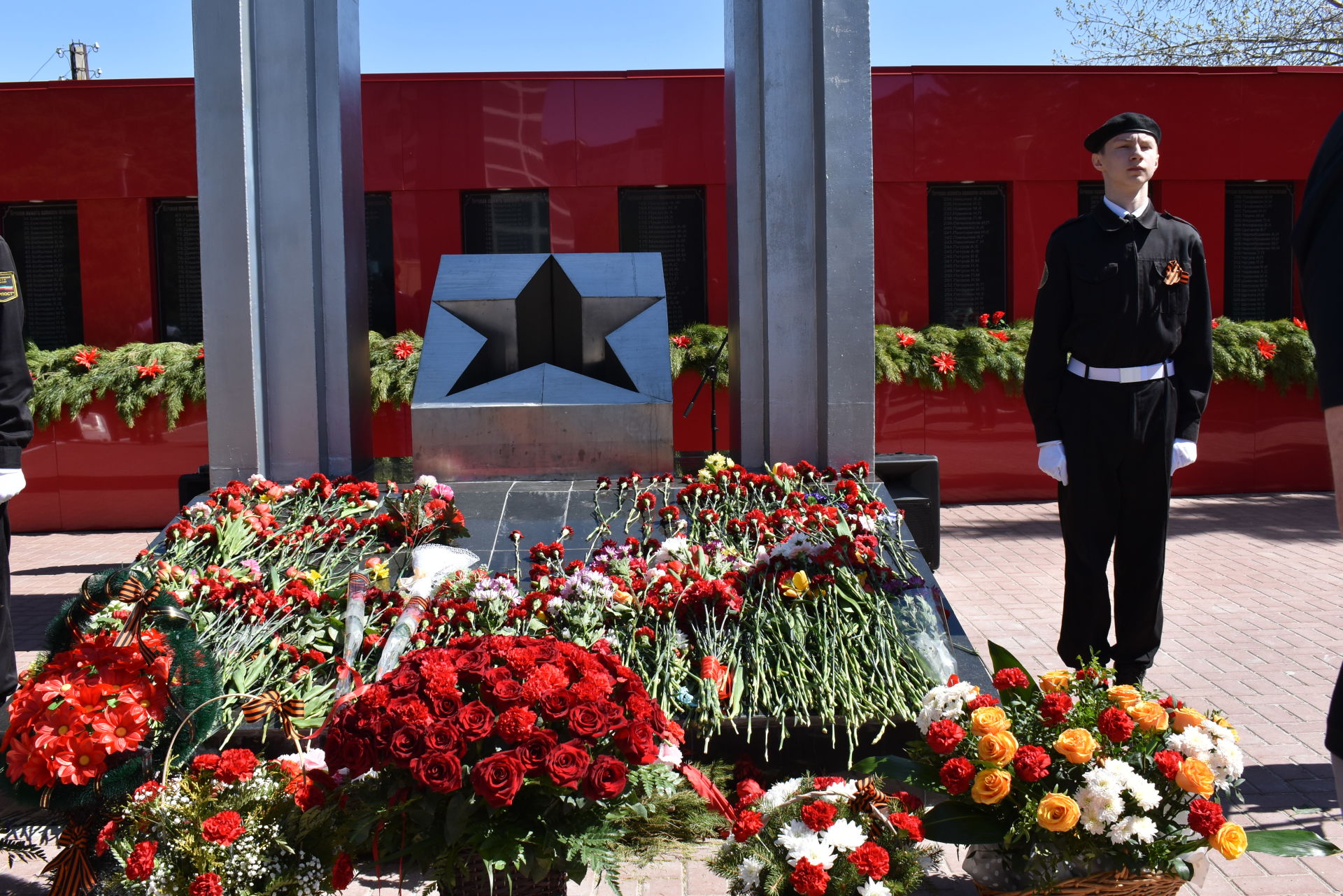 В Камских Полянах празднование Дня Победы началось с торжественного митинга