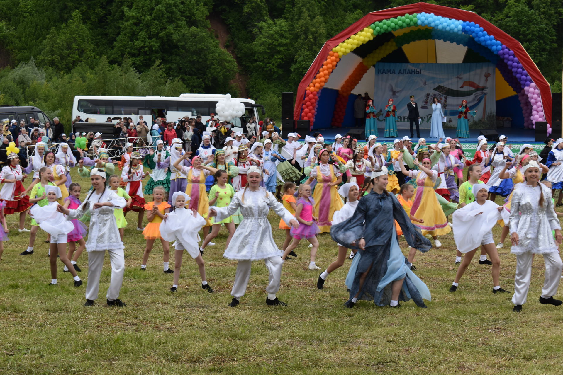 В Камских Полянах масштабно отметили любимый праздник – «Сабантуй» (ФОТОРЕПОРТАЖ)