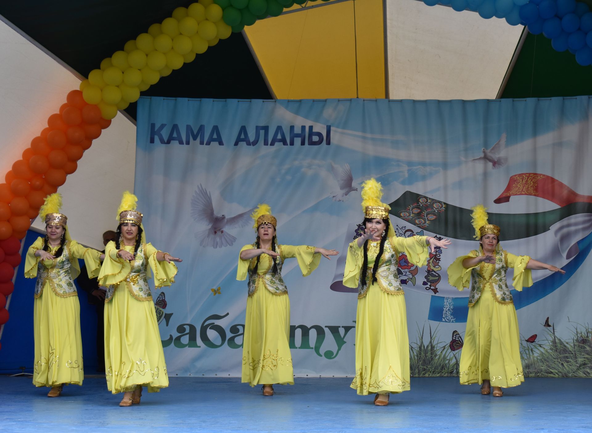 В Камских Полянах масштабно отметили любимый праздник – «Сабантуй» (ФОТОРЕПОРТАЖ)