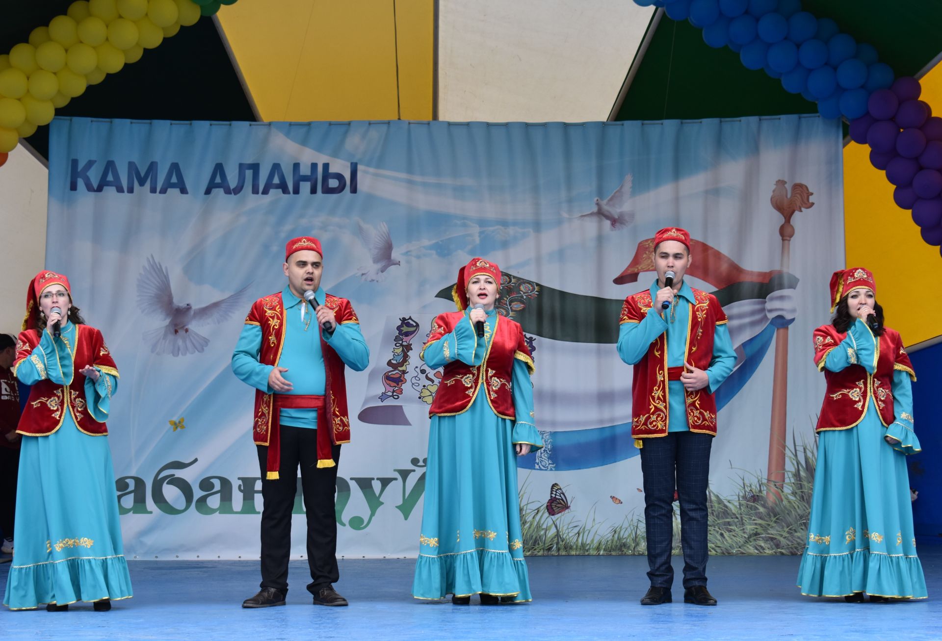 В Камских Полянах масштабно отметили любимый праздник – «Сабантуй» (ФОТОРЕПОРТАЖ)