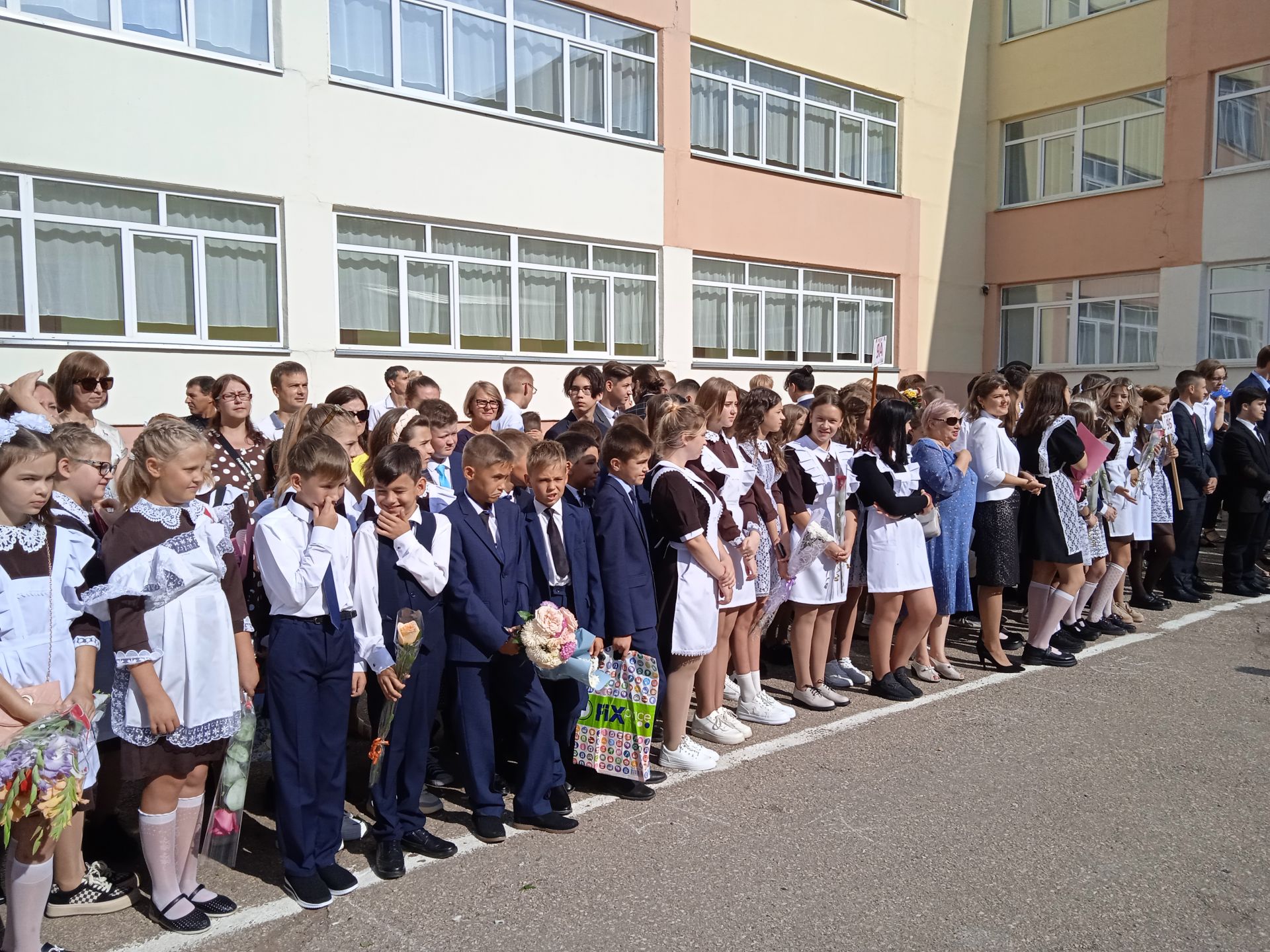 1 сентября в камполянских школах прошли праздничные линейки