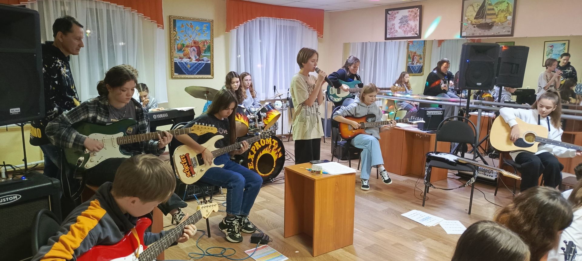 В Центре детского творчества «Радуга» состоялся концерт воспитанников объединения «Город песен»