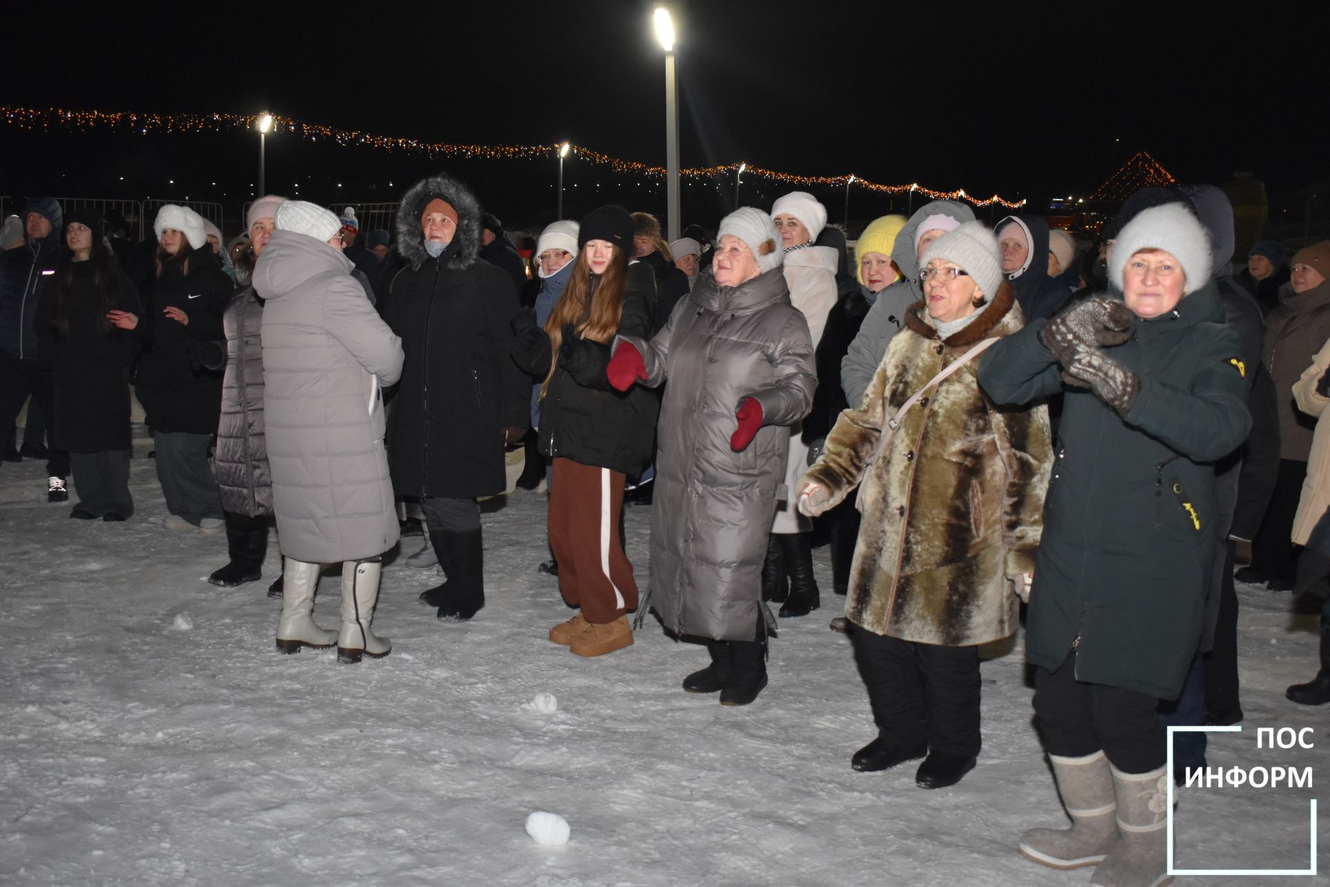 В Камских Полянах зажглась главная ёлка