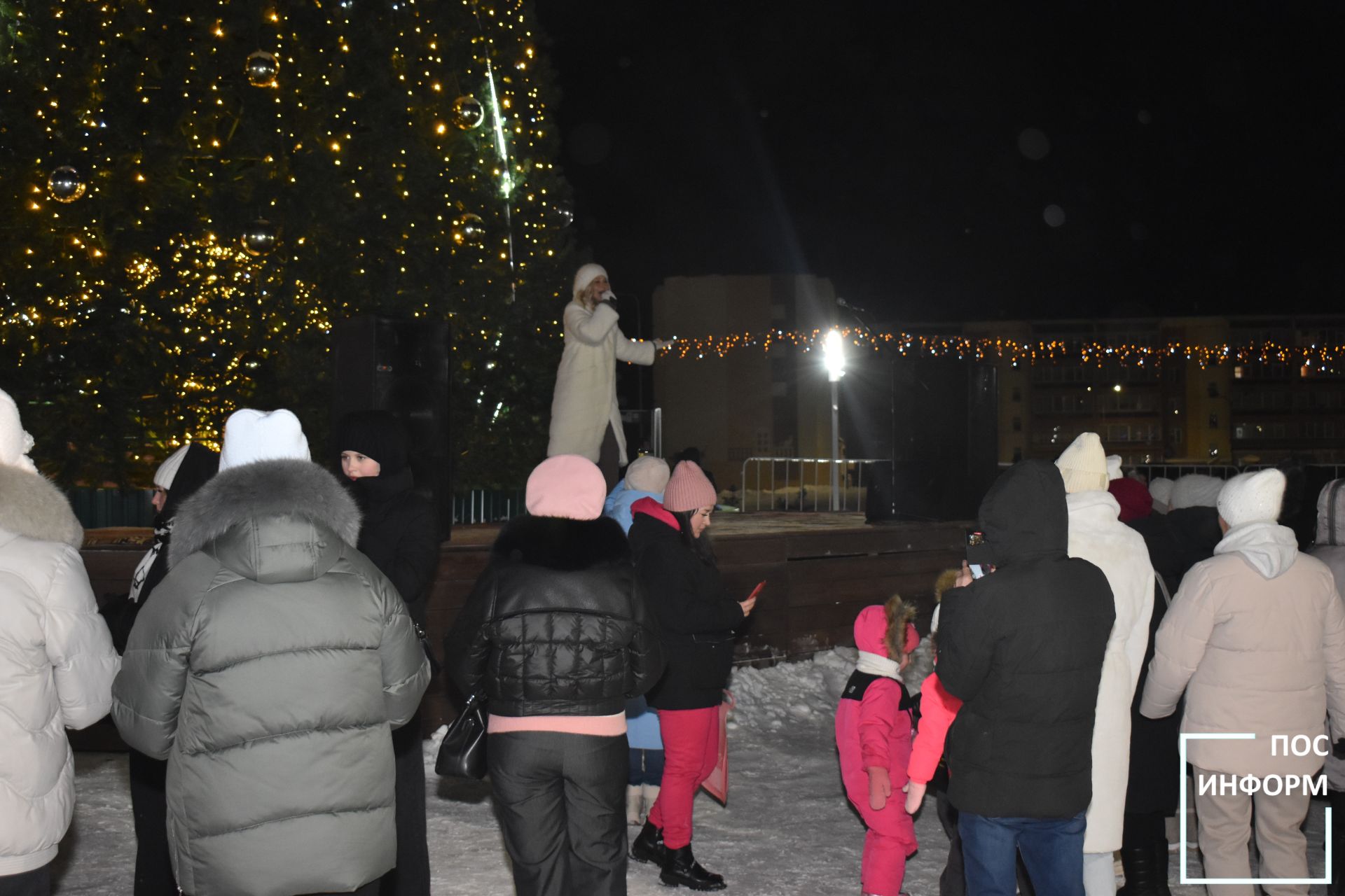 В Камских Полянах зажглась главная ёлка