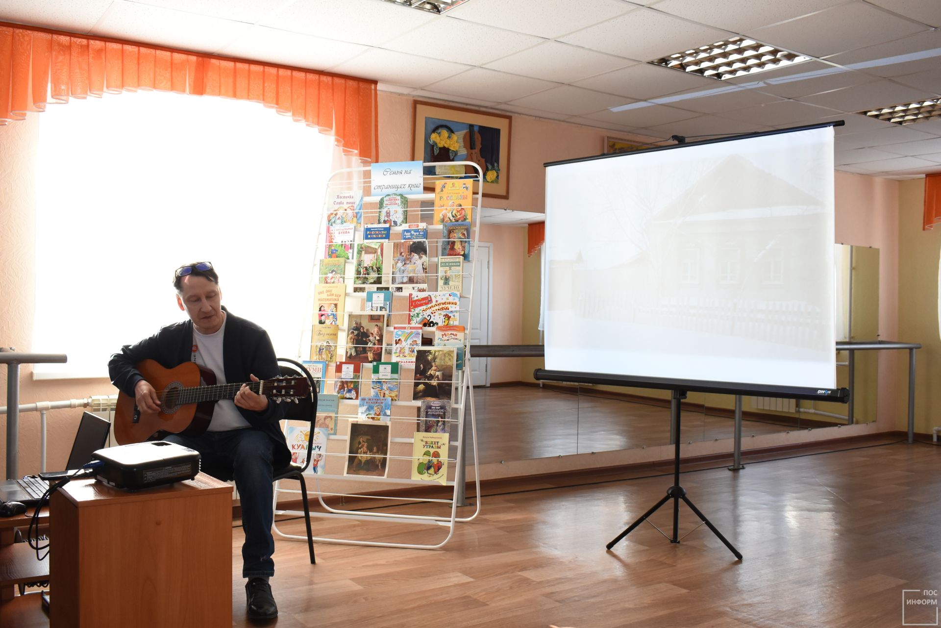 Сотрудники библиотеки совместно с ЦДТ «Радуга» провели литературно — музыкальный праздник