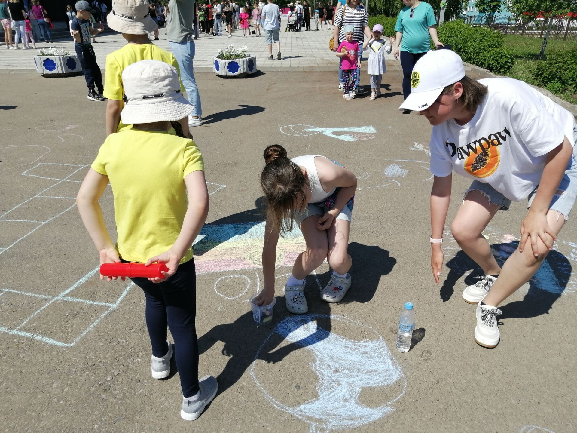 На площади культурного центра «Чулман-Су» в Камских Полянах отметили День защиты детей