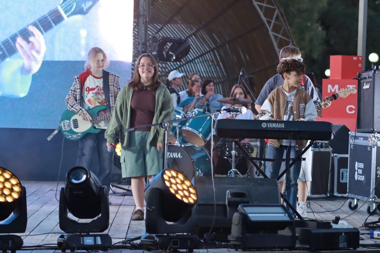 Рок-музыканты объединения «Город песен» из Камских Полян приняли участие во Всероссийском детском и молодежном рок-фестивале «ИкРок»