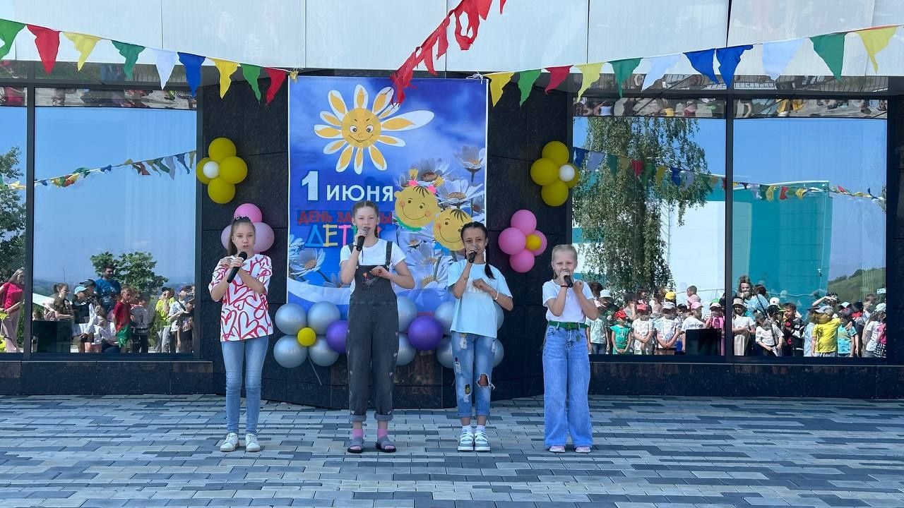 На площади культурного центра «Чулман-Су» в Камских Полянах отметили День защиты детей