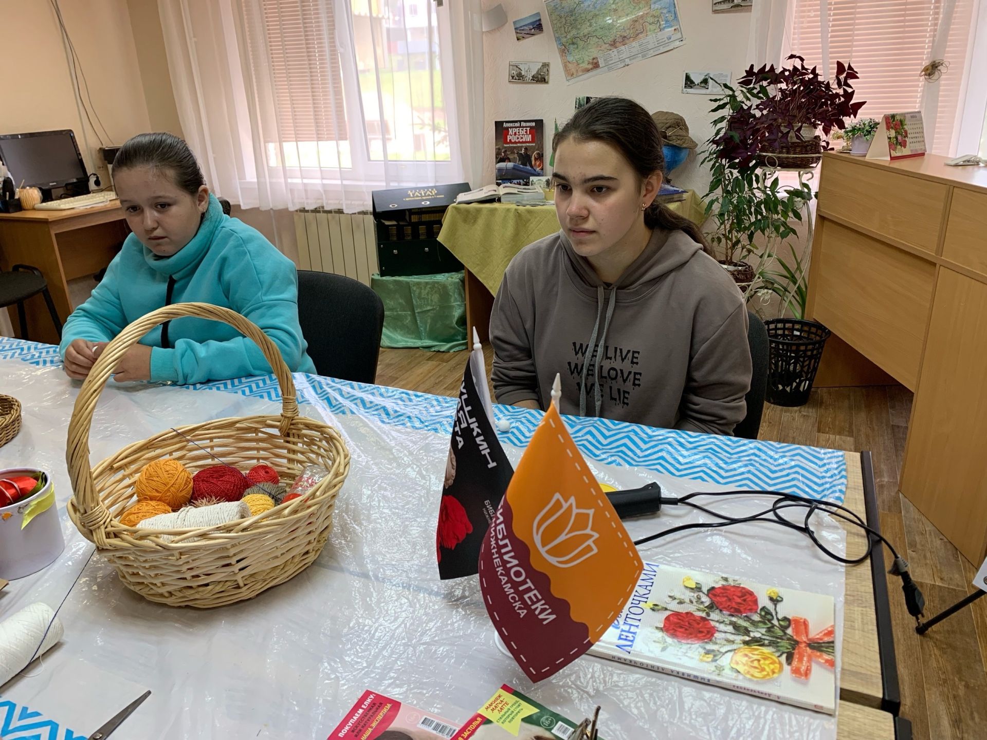 В Камскополянской библиотеке прошел мастер-класс по созданию куколок