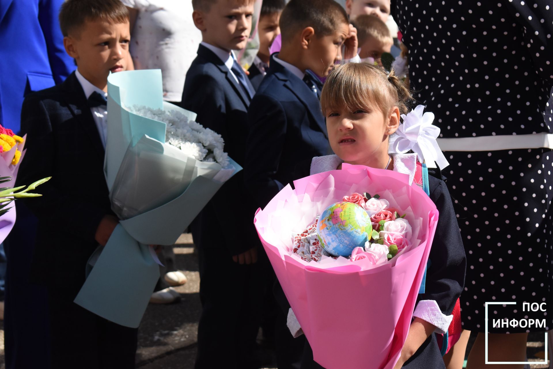 В школе №2 прошла торжественная линейка, посвященная дню знаний