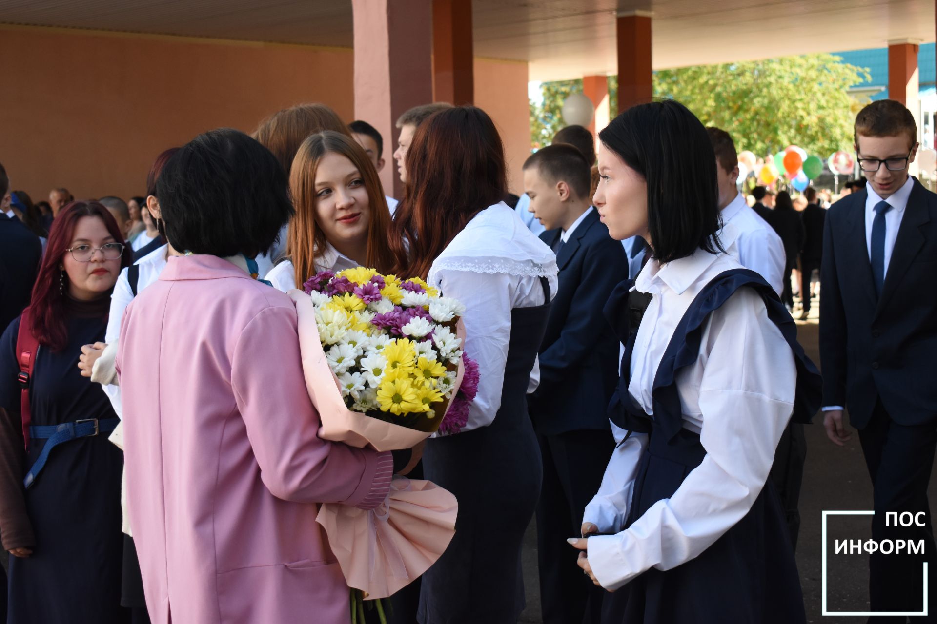 В школе №2 прошла торжественная линейка, посвященная дню знаний