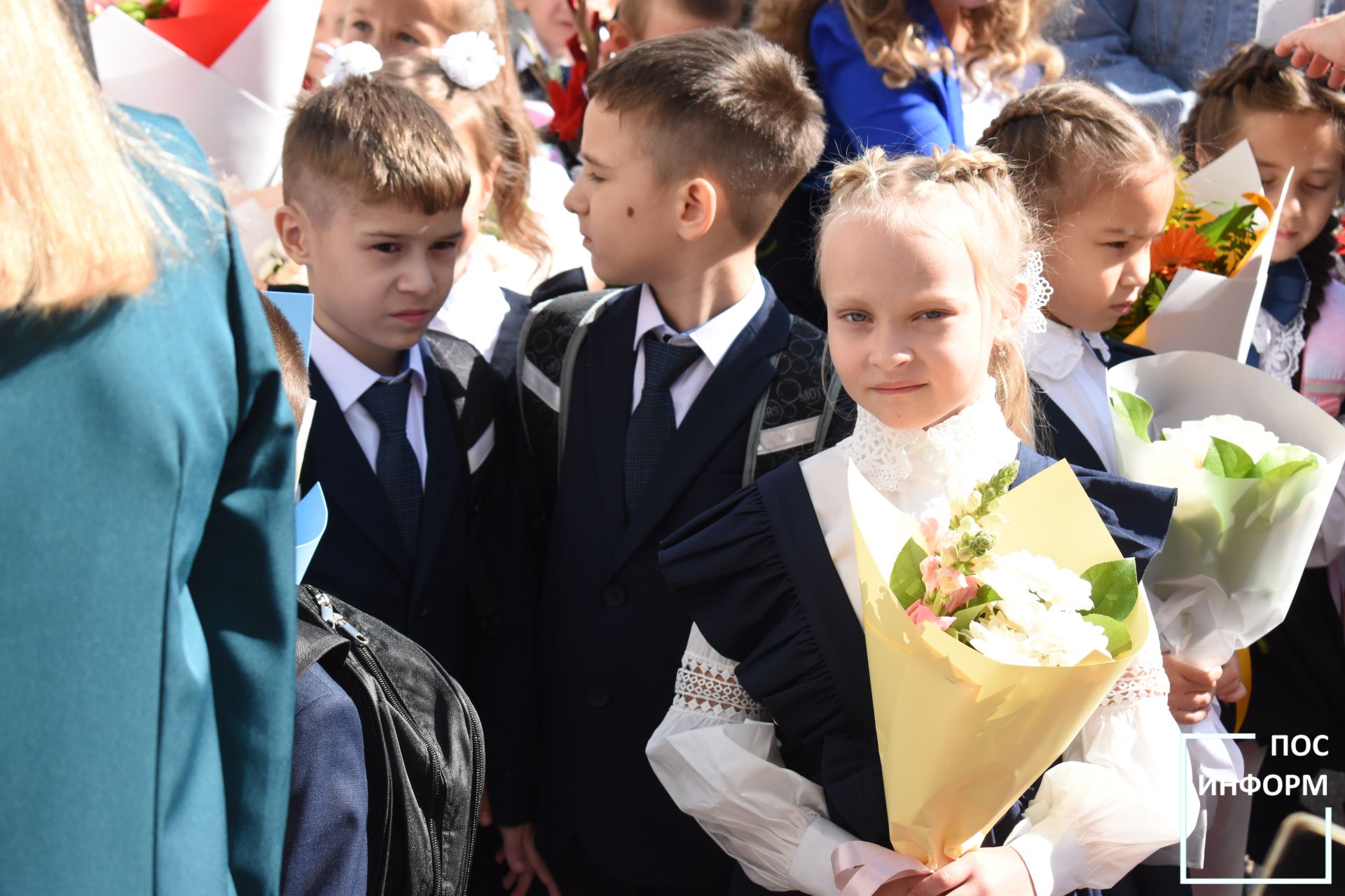 В школе №2 прошла торжественная линейка, посвященная дню знаний