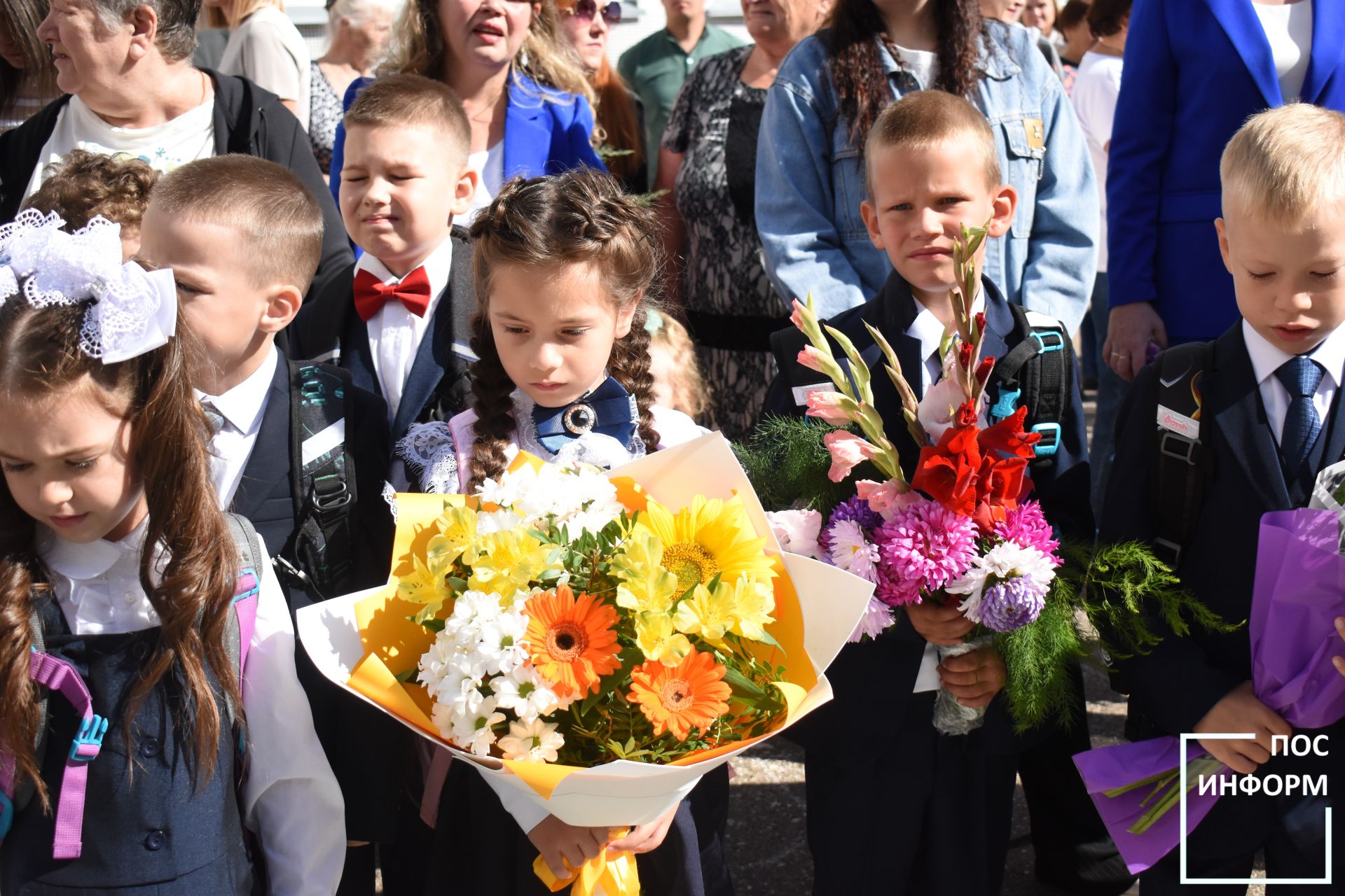 В школе №2 прошла торжественная линейка, посвященная дню знаний