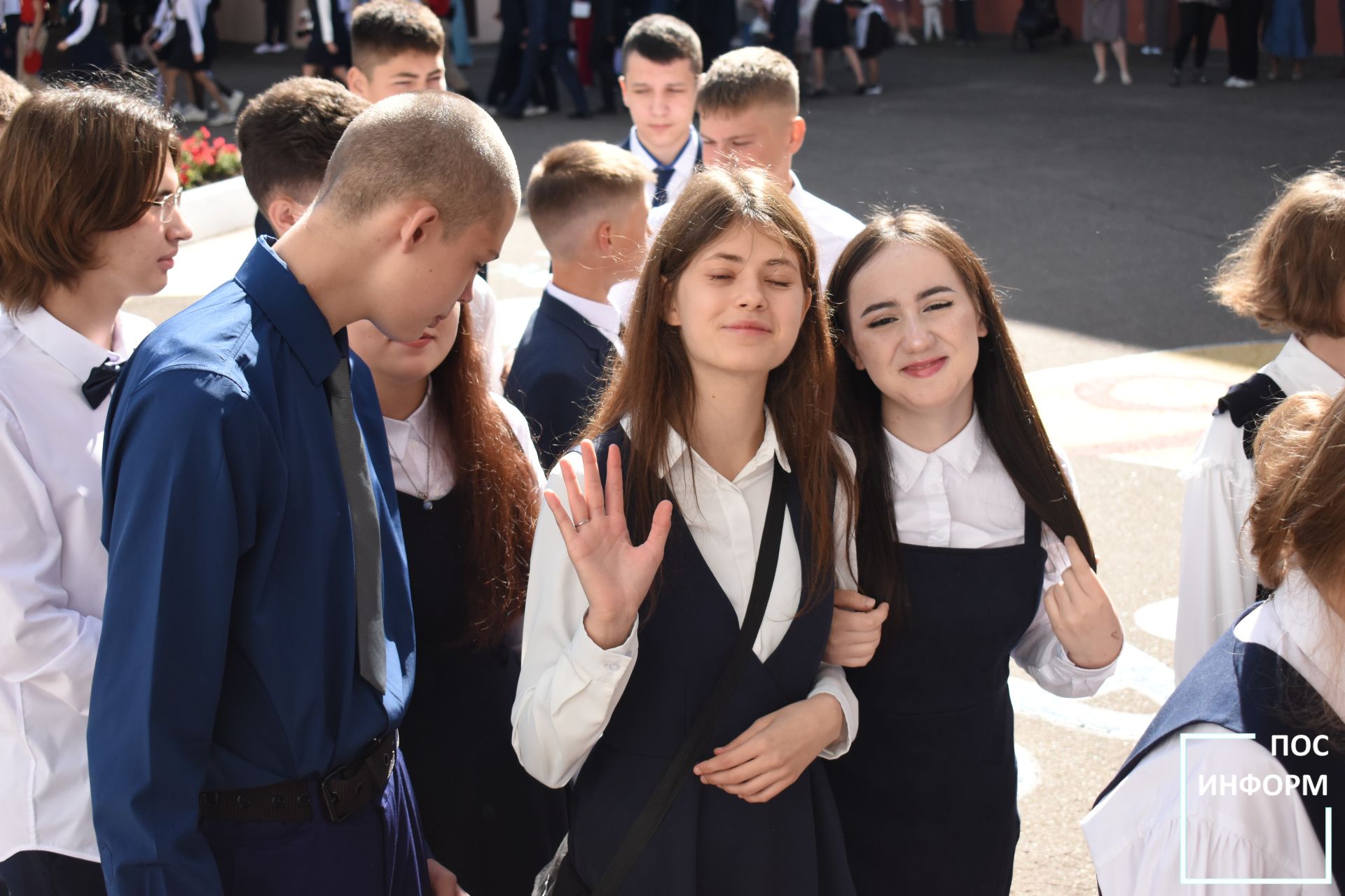 В школе №2 прошла торжественная линейка, посвященная дню знаний