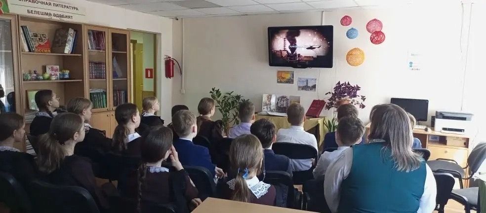 «Чернобыль — наша боль и память»: в Камско-Полянской библиотеке прошел час памяти