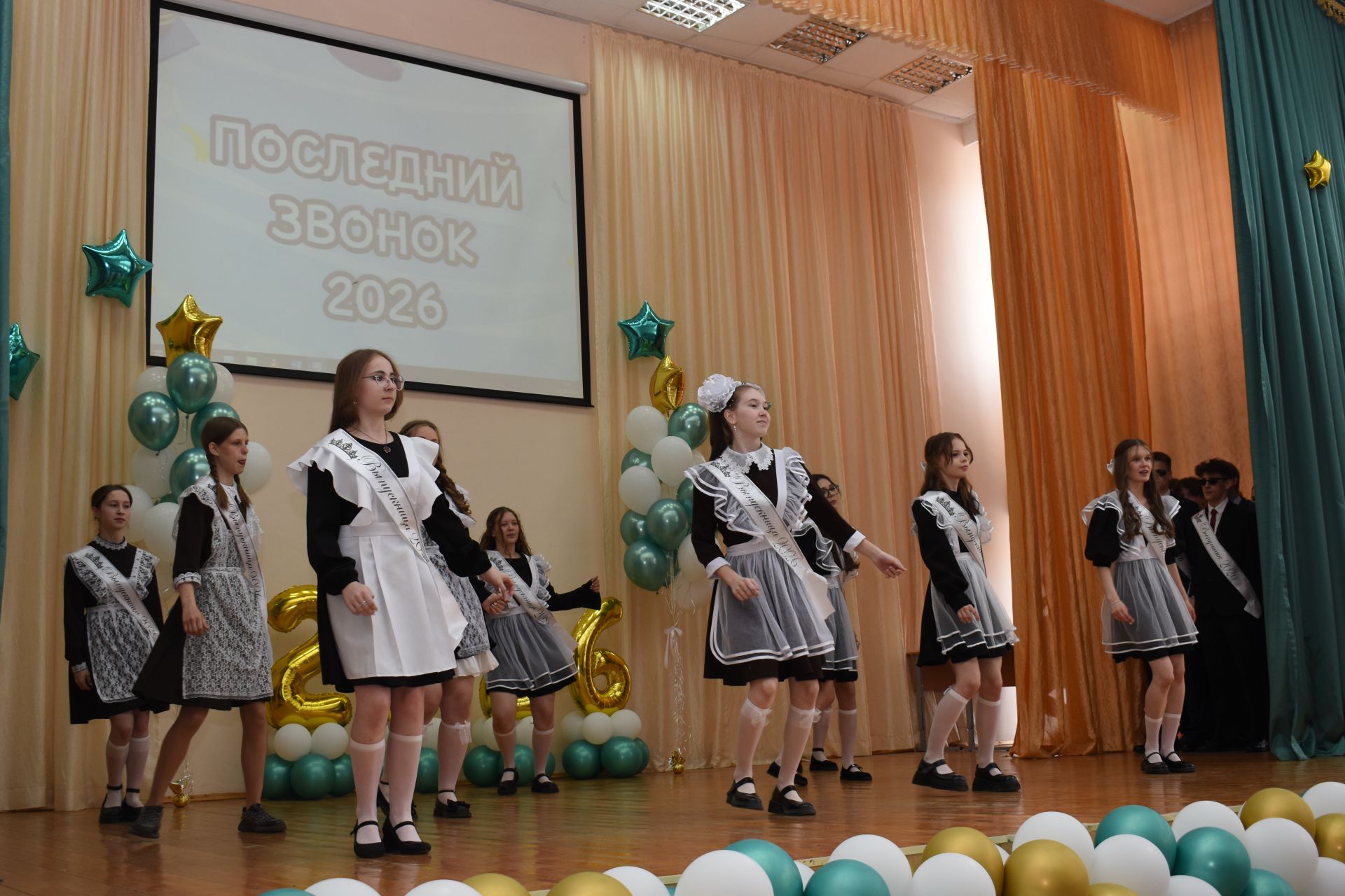 В школе №1 Камских Полян прошел последний звонок для девятиклассников