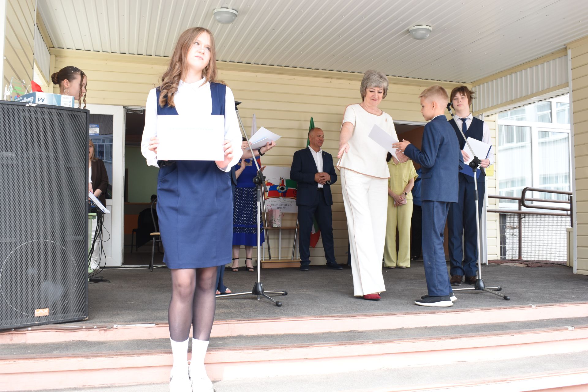 Прозвенел последний звонок: выпускники Камскополянской школы № 2 шагнули во взрослую жизнь