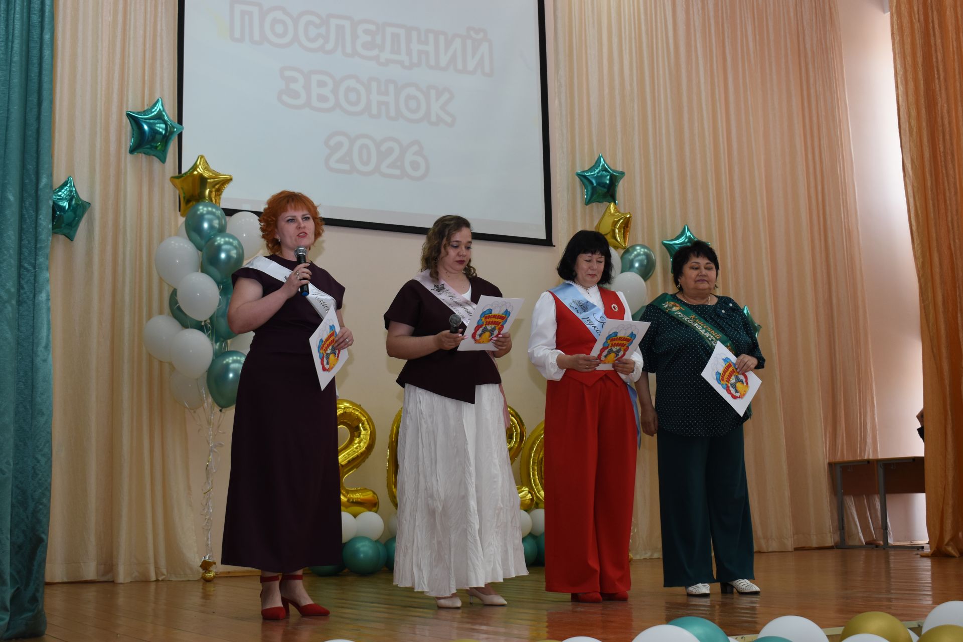 В школе №1 Камских Полян прошел последний звонок для девятиклассников