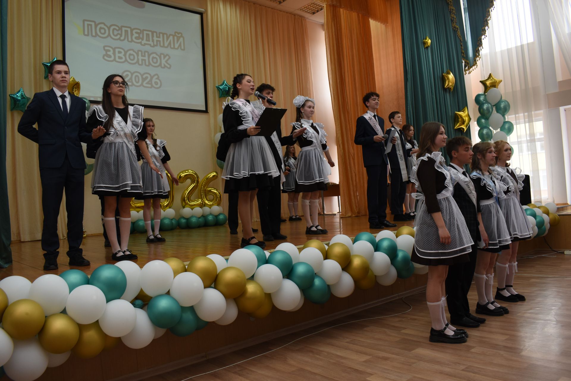 В школе №1 Камских Полян прошел последний звонок для девятиклассников