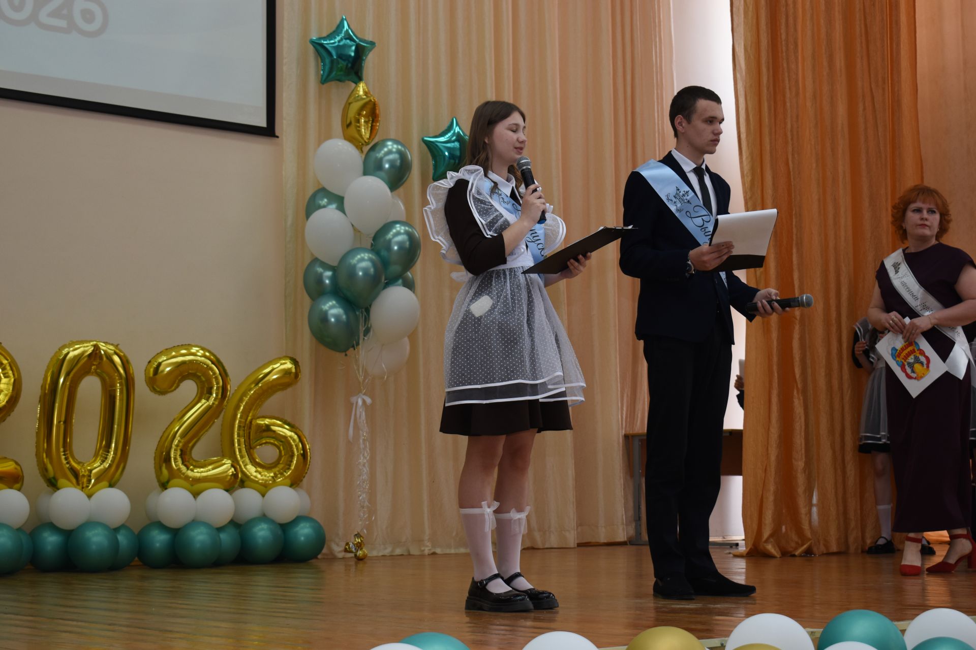 В школе №1 Камских Полян прошел последний звонок для девятиклассников