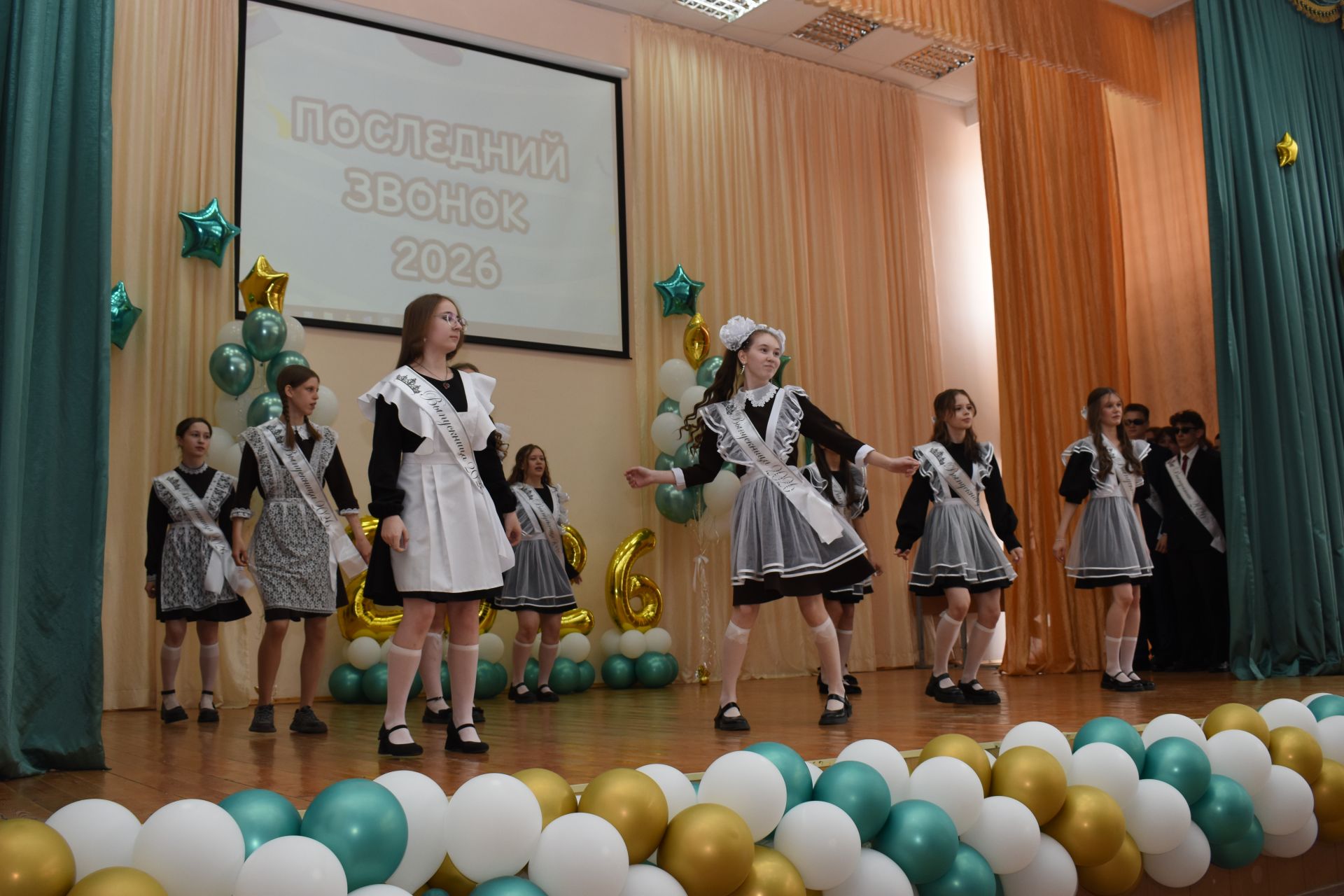 В школе №1 Камских Полян прошел последний звонок для девятиклассников