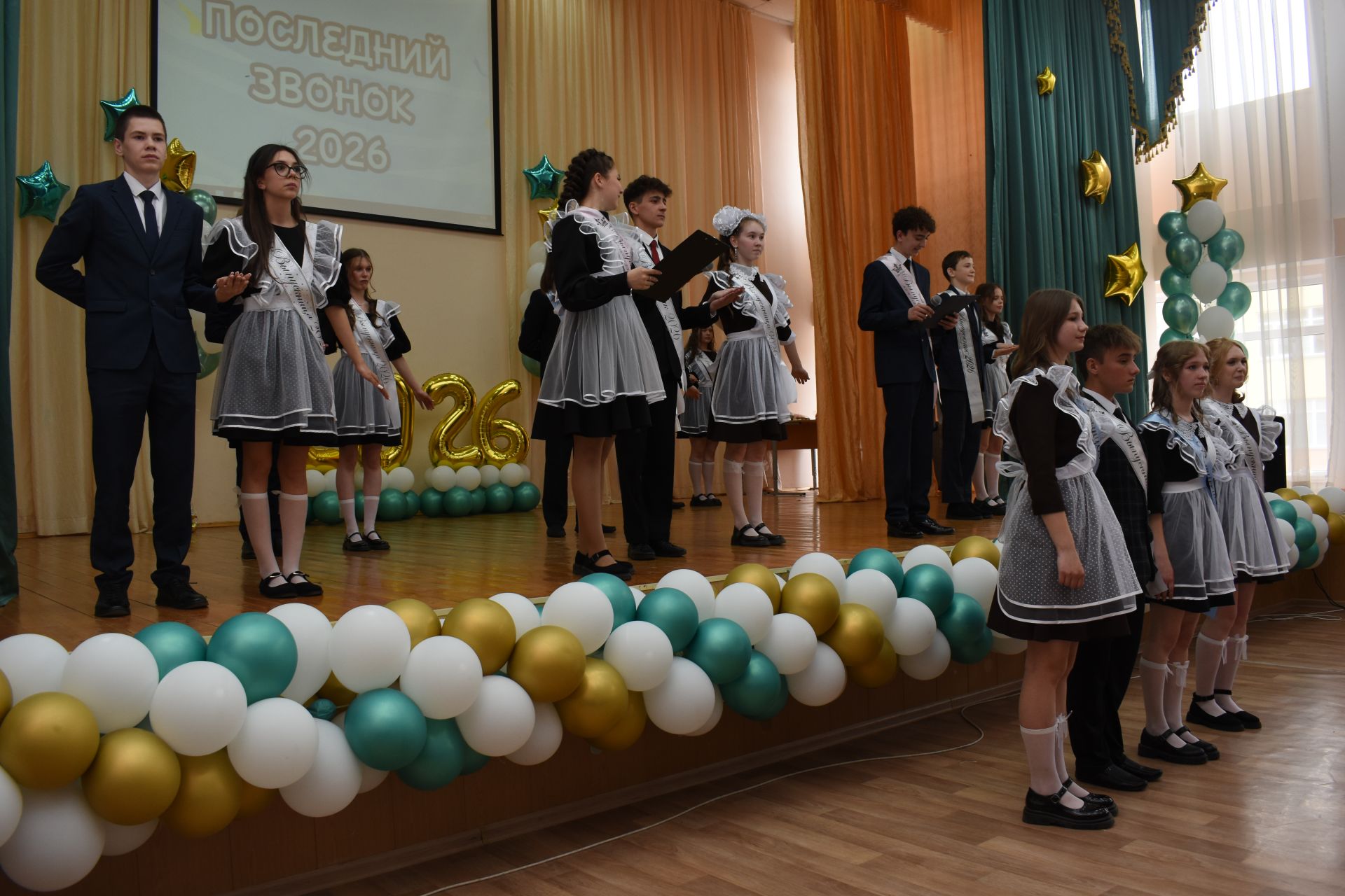 В школе №1 Камских Полян прошел последний звонок для девятиклассников