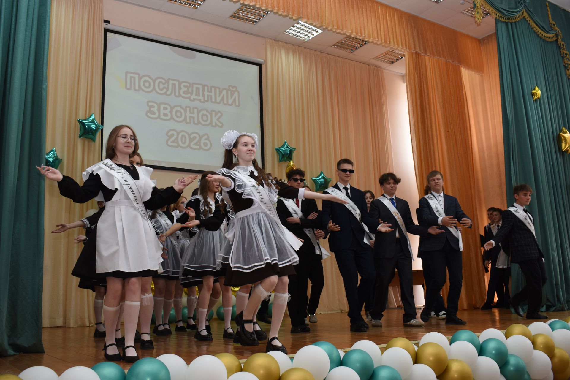 В школе №1 Камских Полян прошел последний звонок для девятиклассников