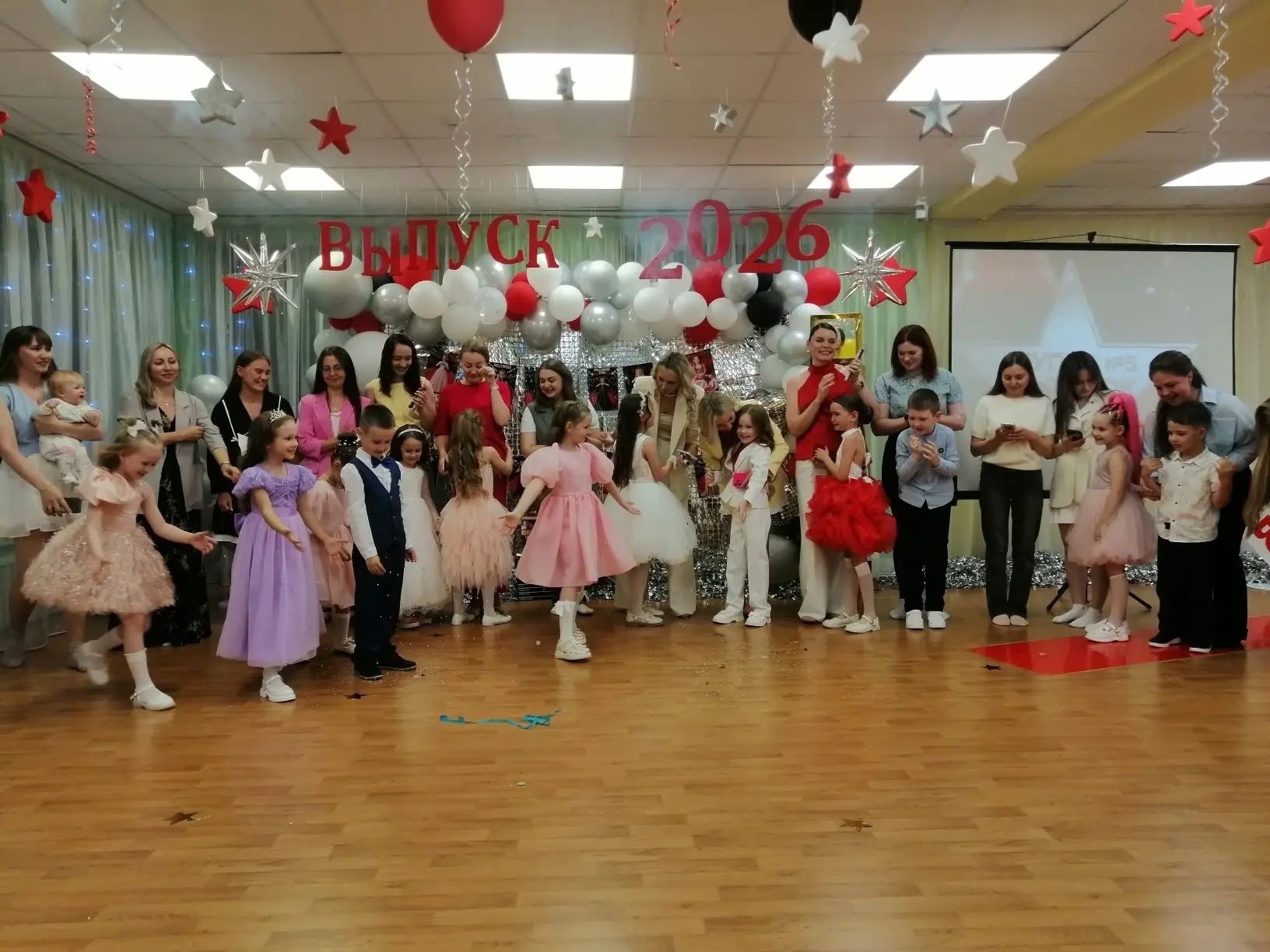 В детском саду «Огонек» Камских Полян прошел звездный выпускной