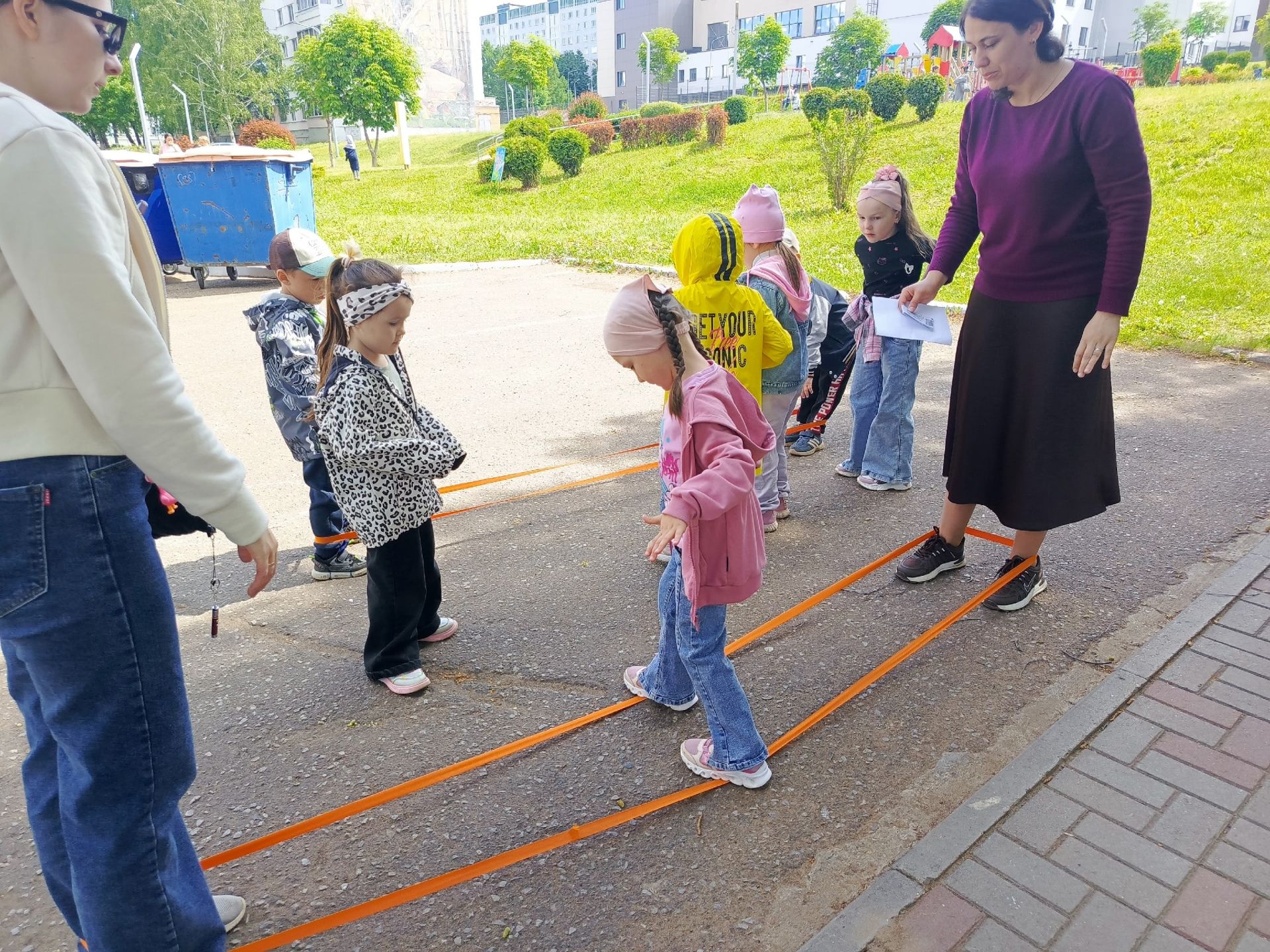 В День защиты детей в Камских Полянах прошёл праздник с играми, классиками и мастер-классами