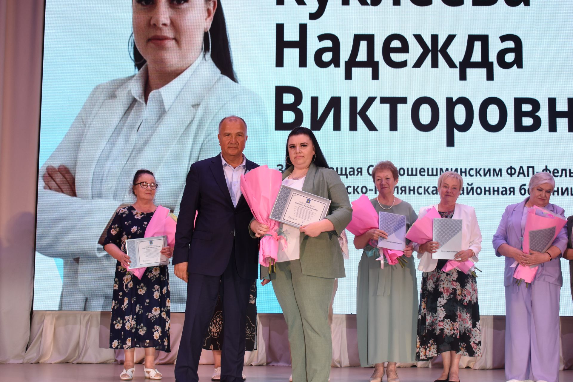 В КЦ «Чулман-Су» чествовали медиков и поздравили больницу с 40-летием фоторепортаж