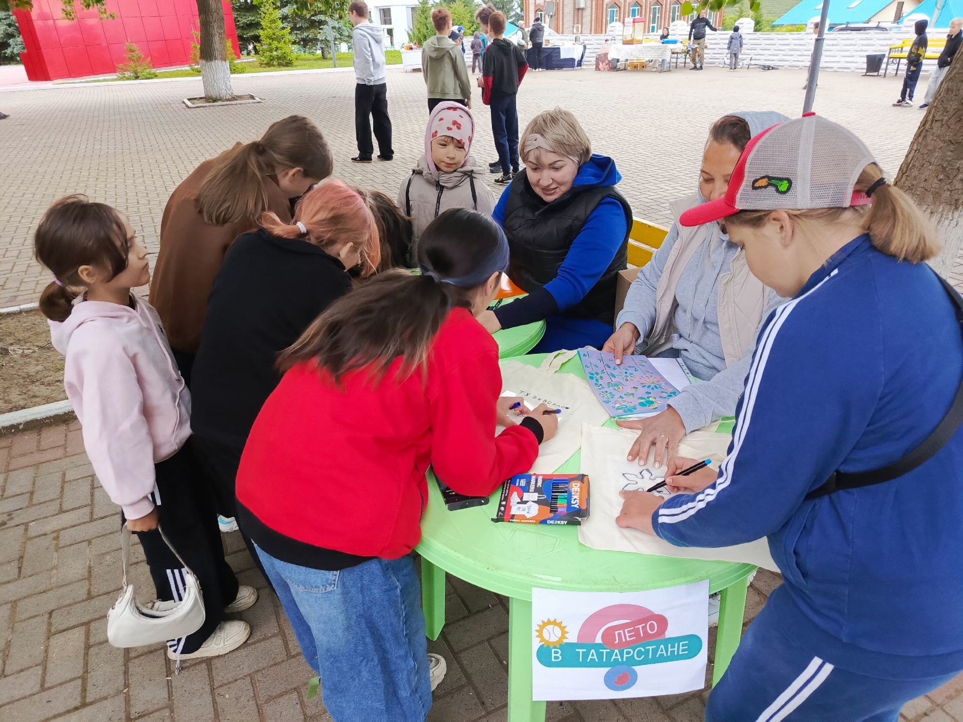 В Камских Полянах прошла «Арт-полянка» в честь Дня молодёжи