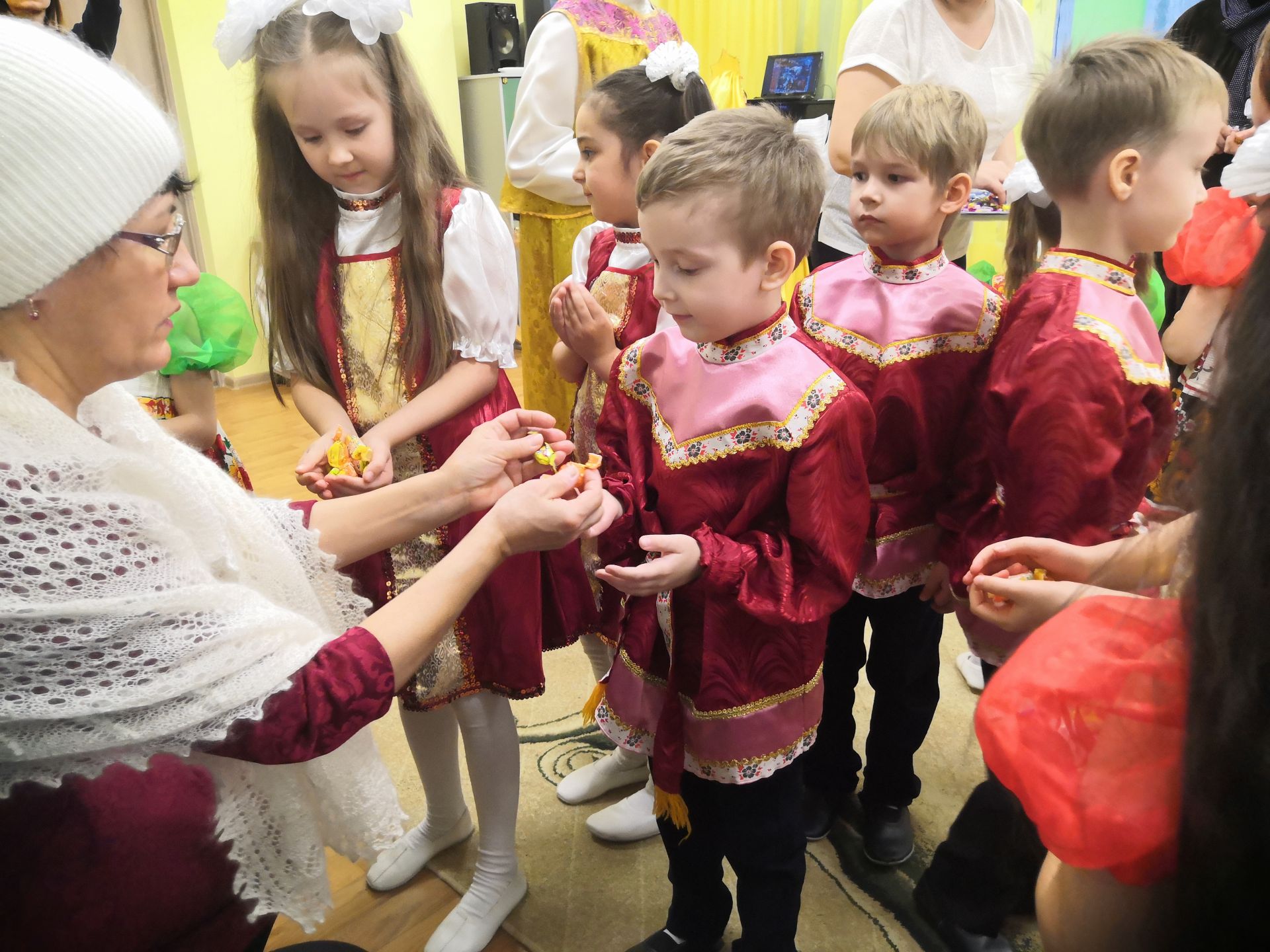 В Камских Полянах в одном из детских садов состоялось развлечение «Святки-колядки»