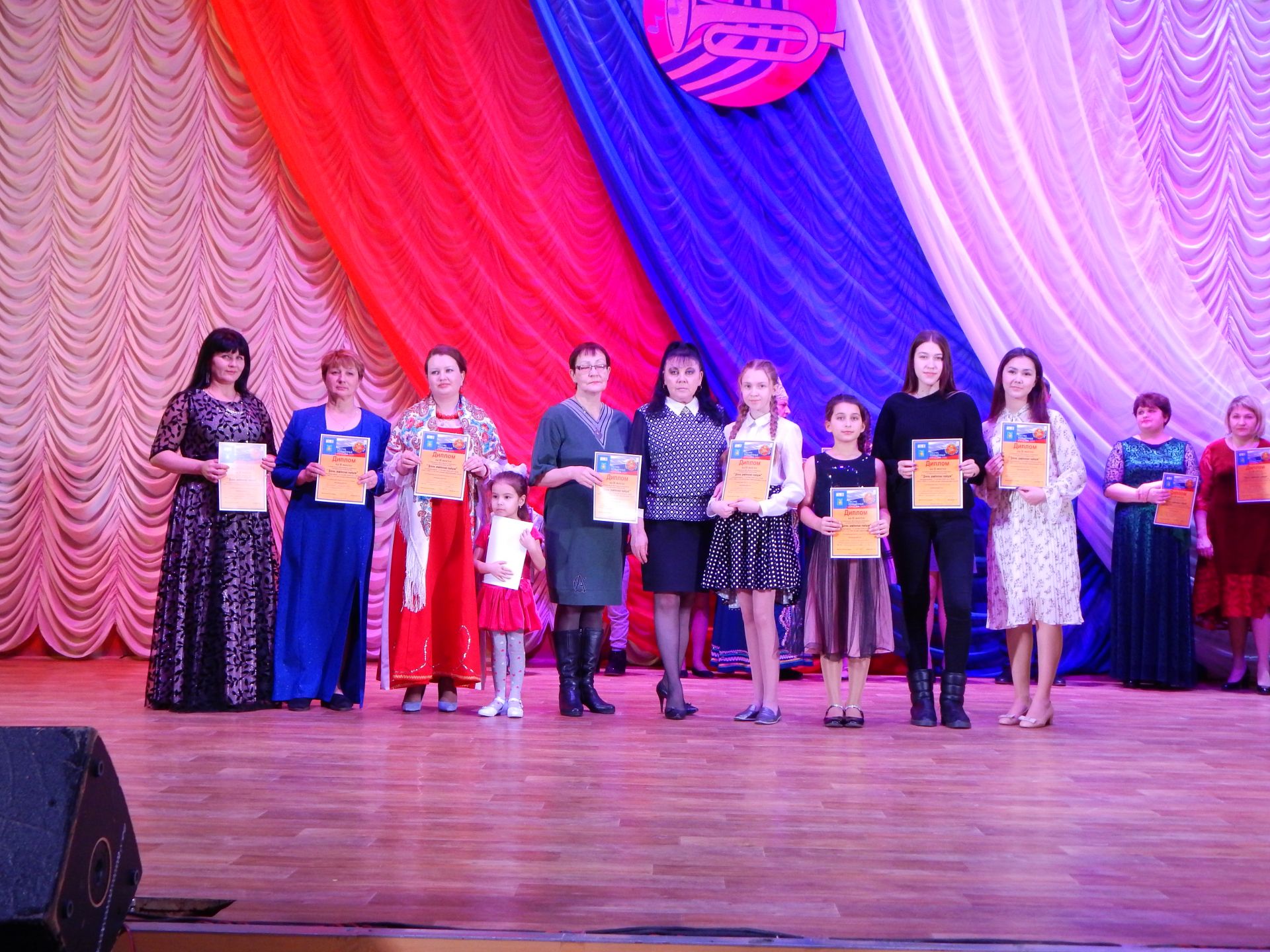 В Камских Полянах прошел Районный фестиваль - конкурс патриотической песни «Песни, рожденные сердцем!»