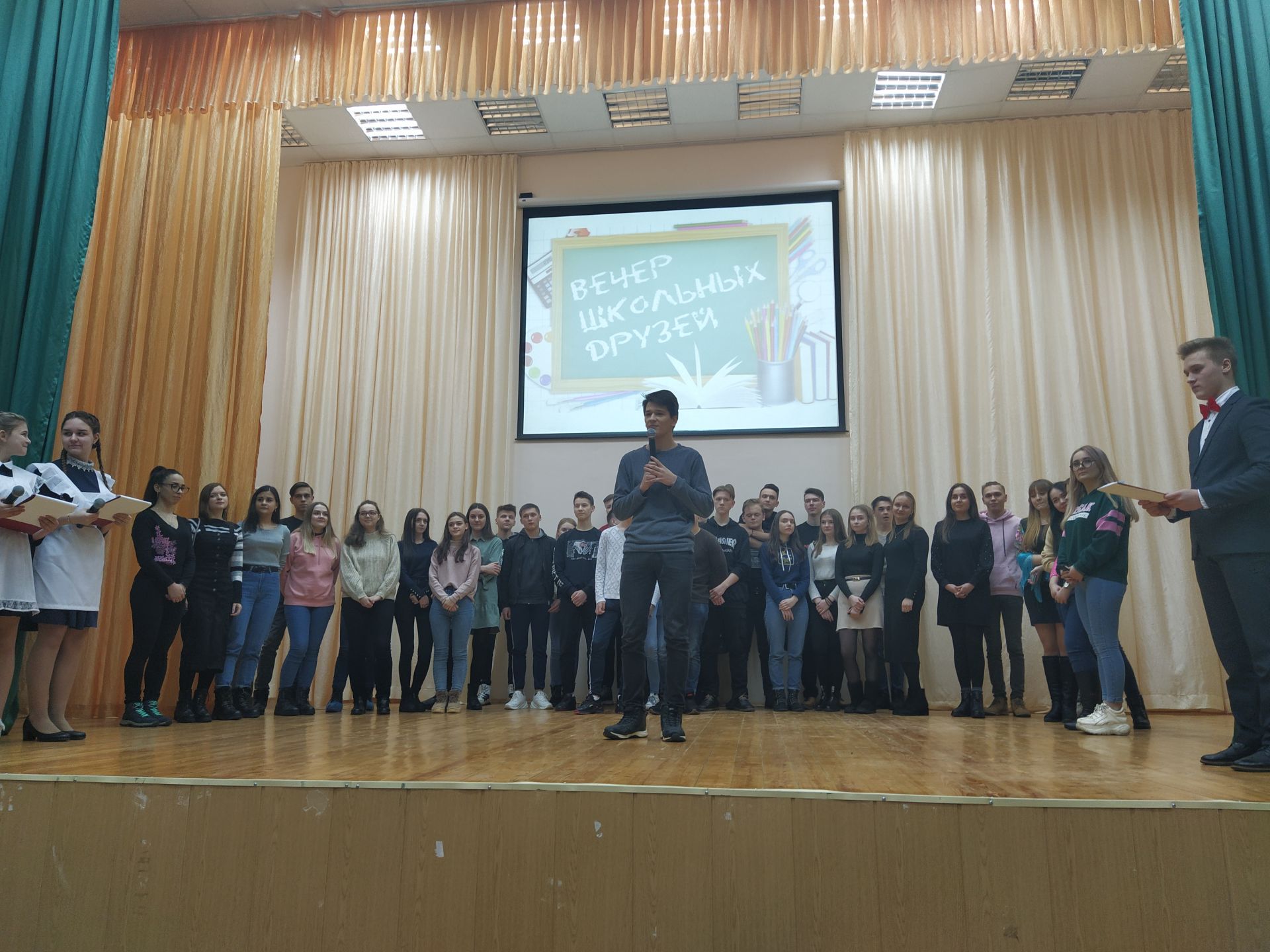 В Камских Полянах в школе №1 состоялся вечер встречи выпускников