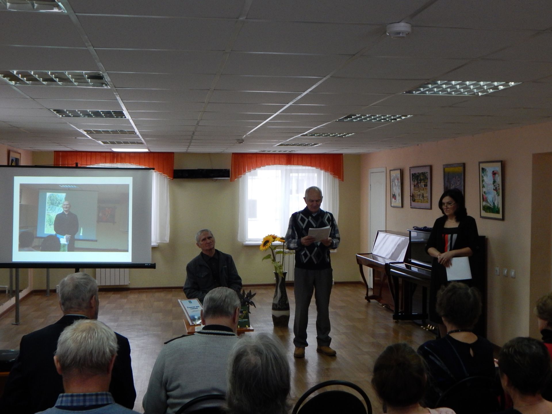 Камполянский поэт Таир Умяров презентовал свой сборник стихов