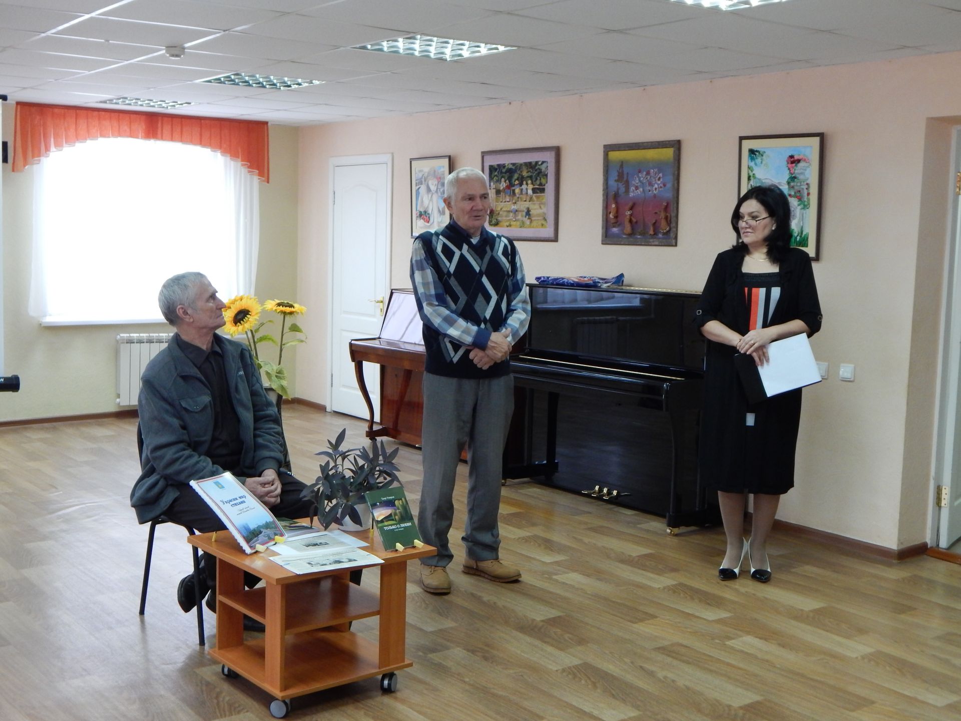 Камполянский поэт Таир Умяров презентовал свой сборник стихов
