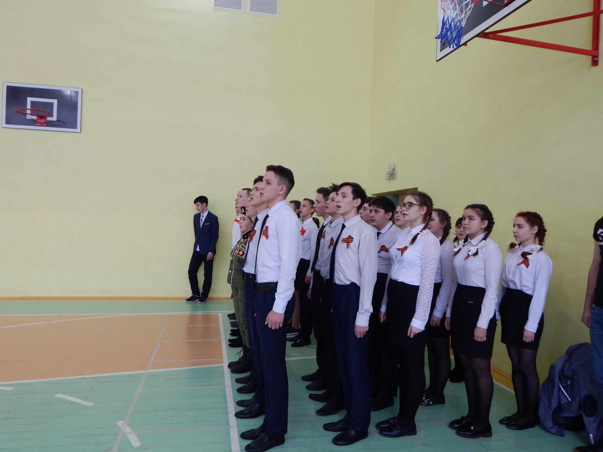 В Камскополянской школе №1 стартовали отборочные школьные этапы конкурса смотра строя и песни