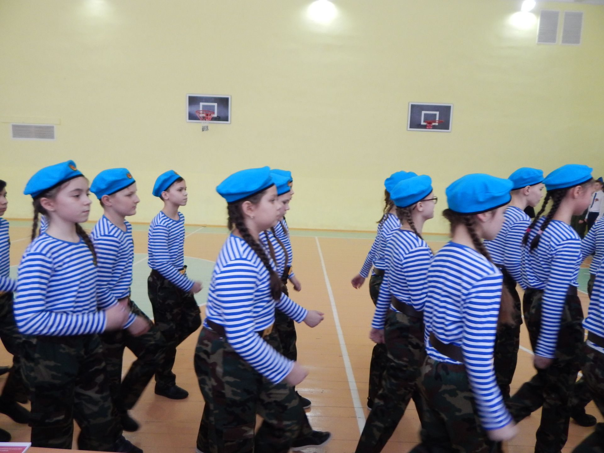 В Камскополянской школе №1 завершились отборочные школьные этапы конкурса смотра строя и песни