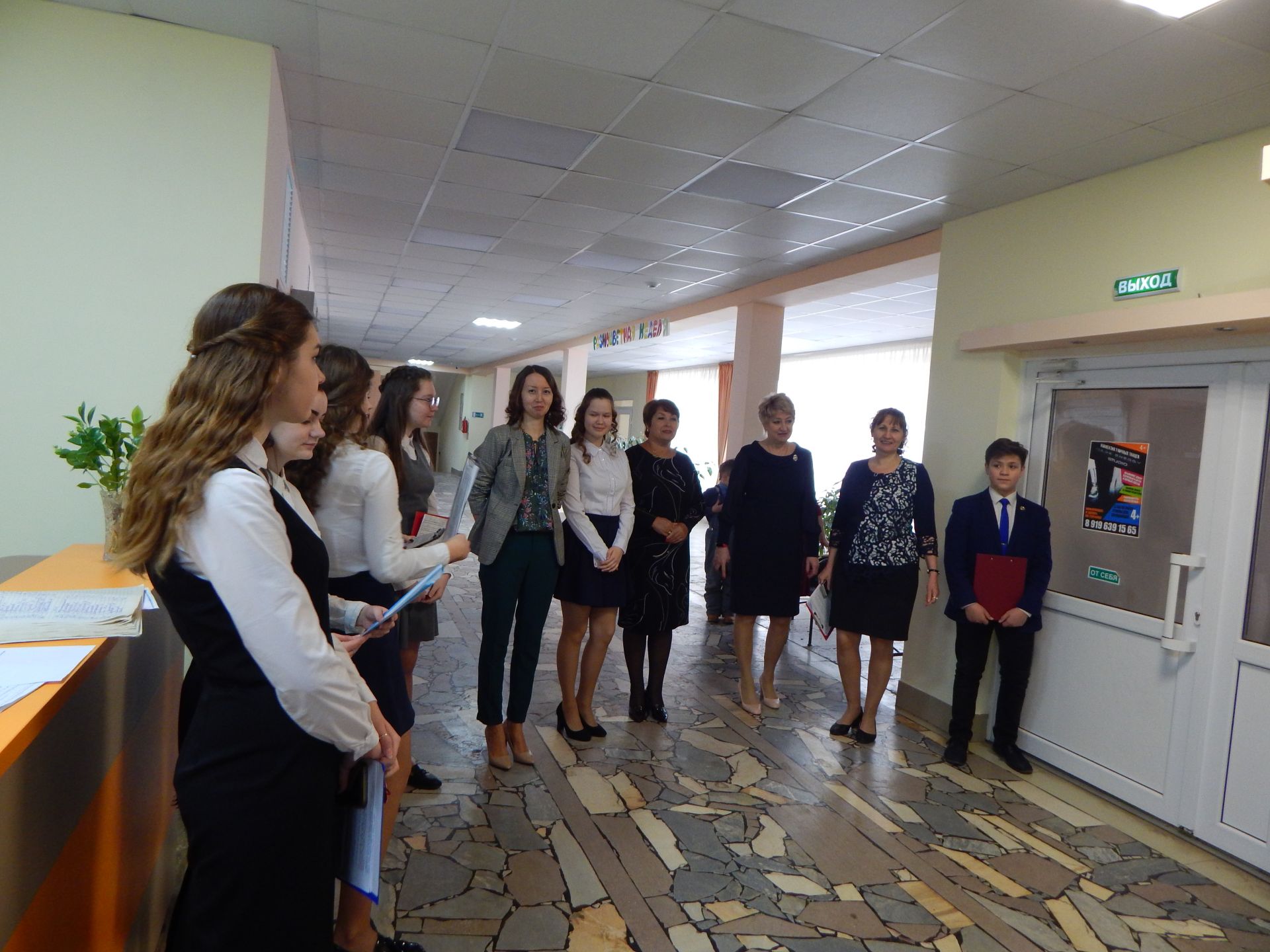 Камполянскую школу №2 посетили студенты филиала Высшей школы подготовки учителей при Университете Реймс-Шампань-Арденн