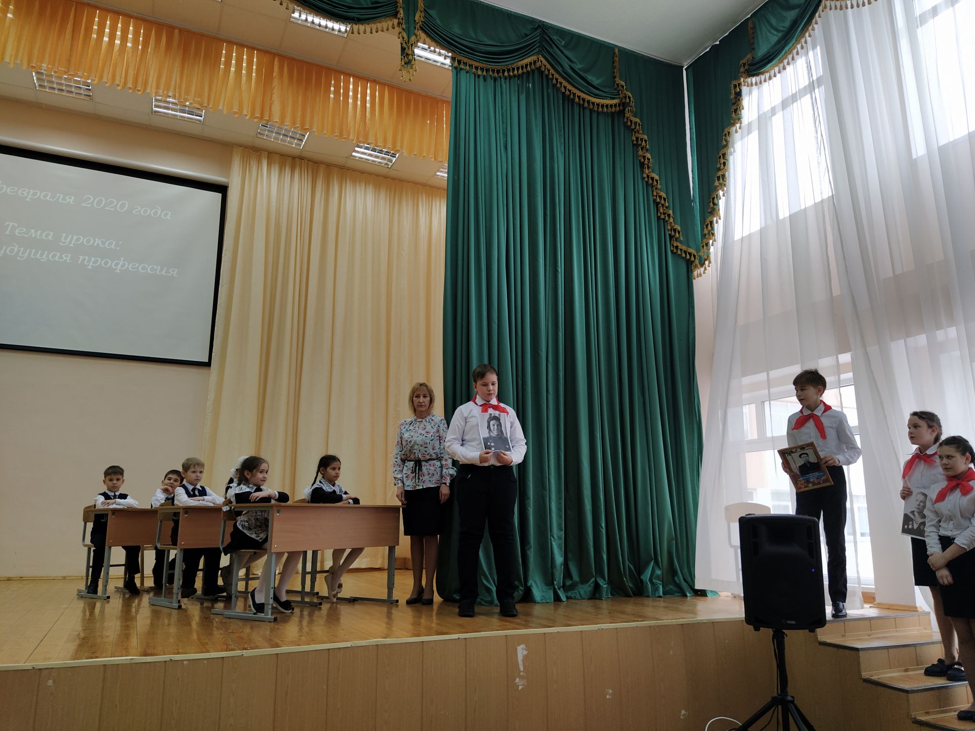 В Камполянской школе №1 прошел конкурс инсценированной военной песни