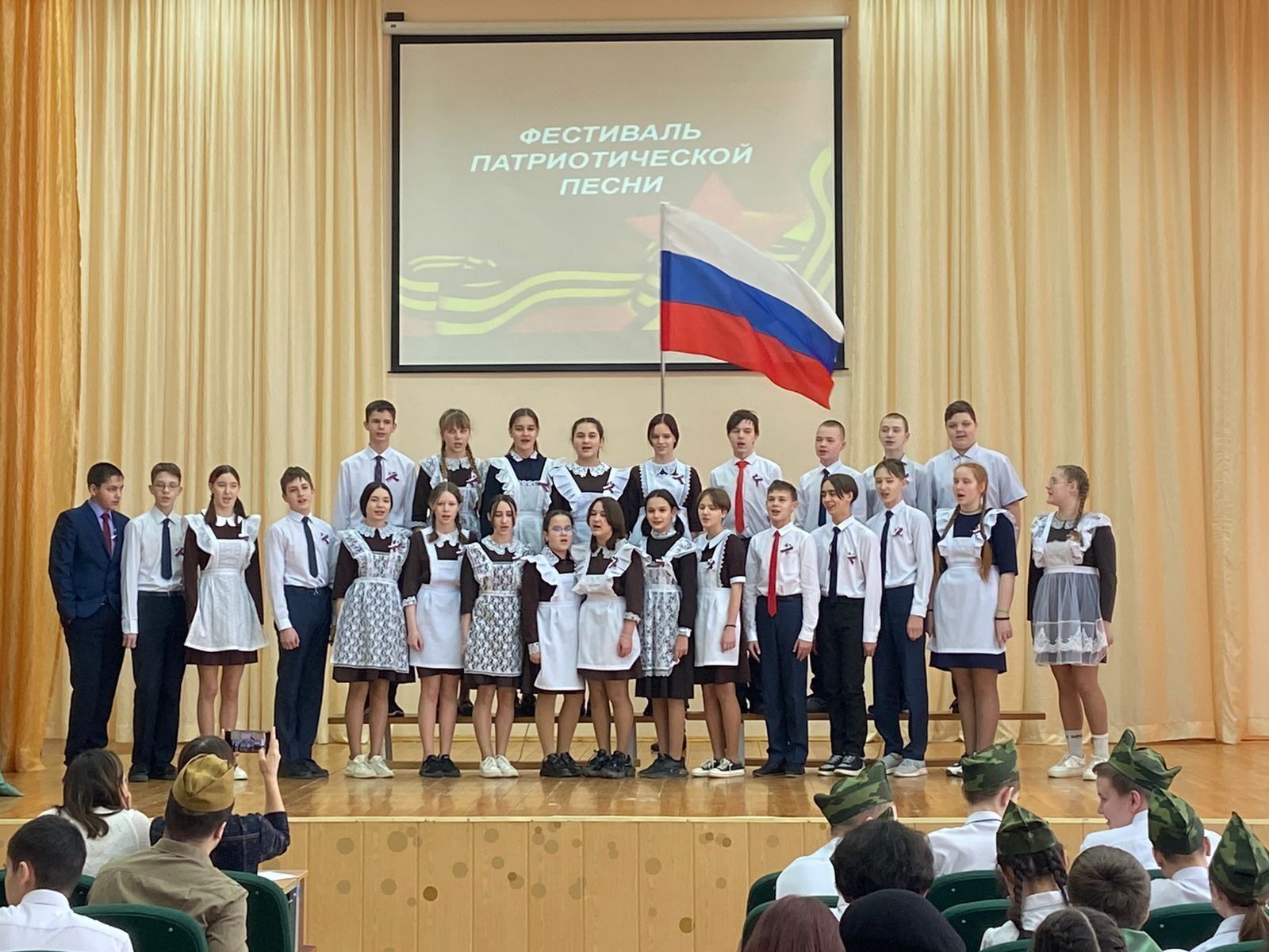 Фестиваль патриотической песни «Пою тебе, мое Отечество» в Камско - Полянской школе №1