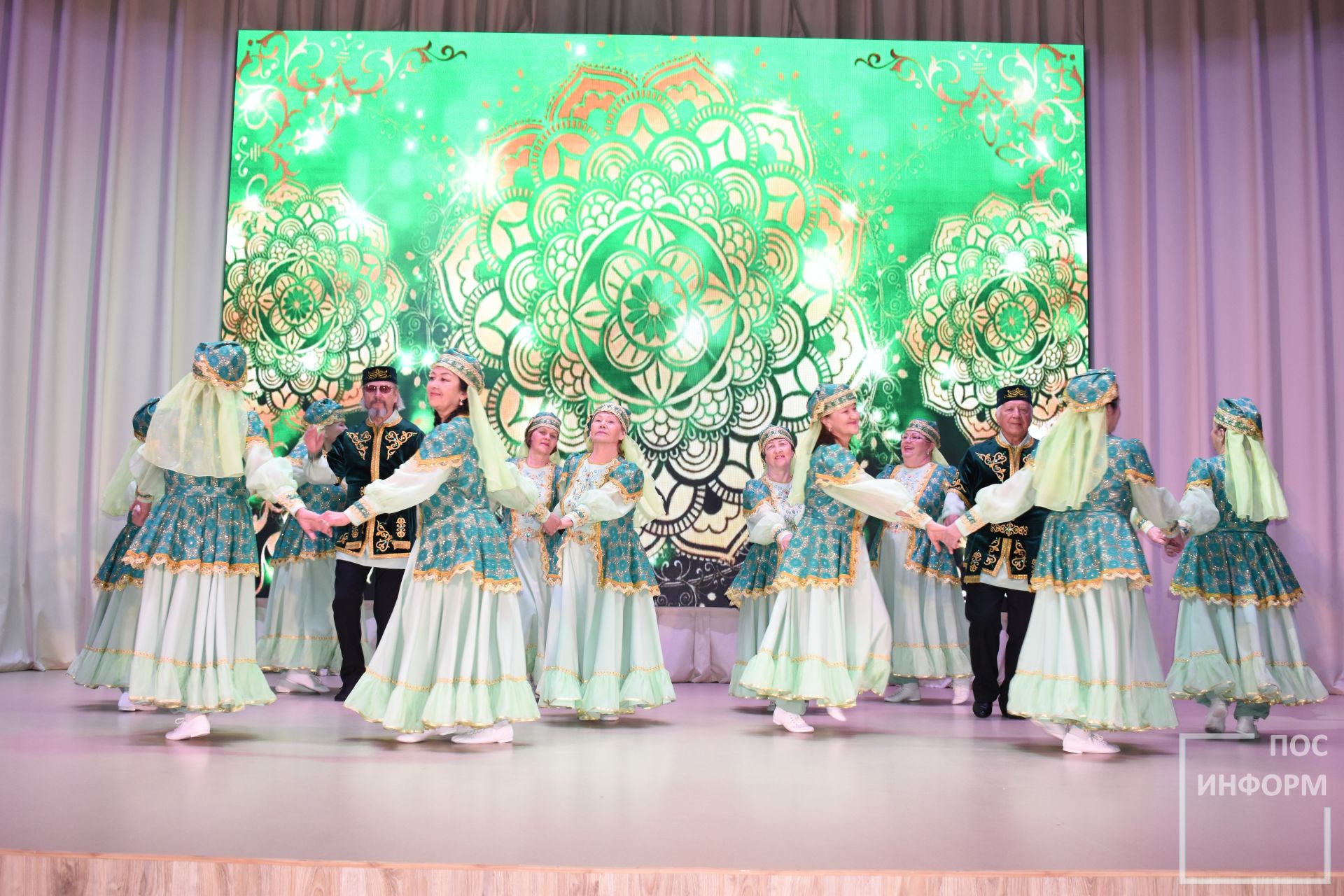 В Камских Полянах прошёл праздничный концерт для милых дам